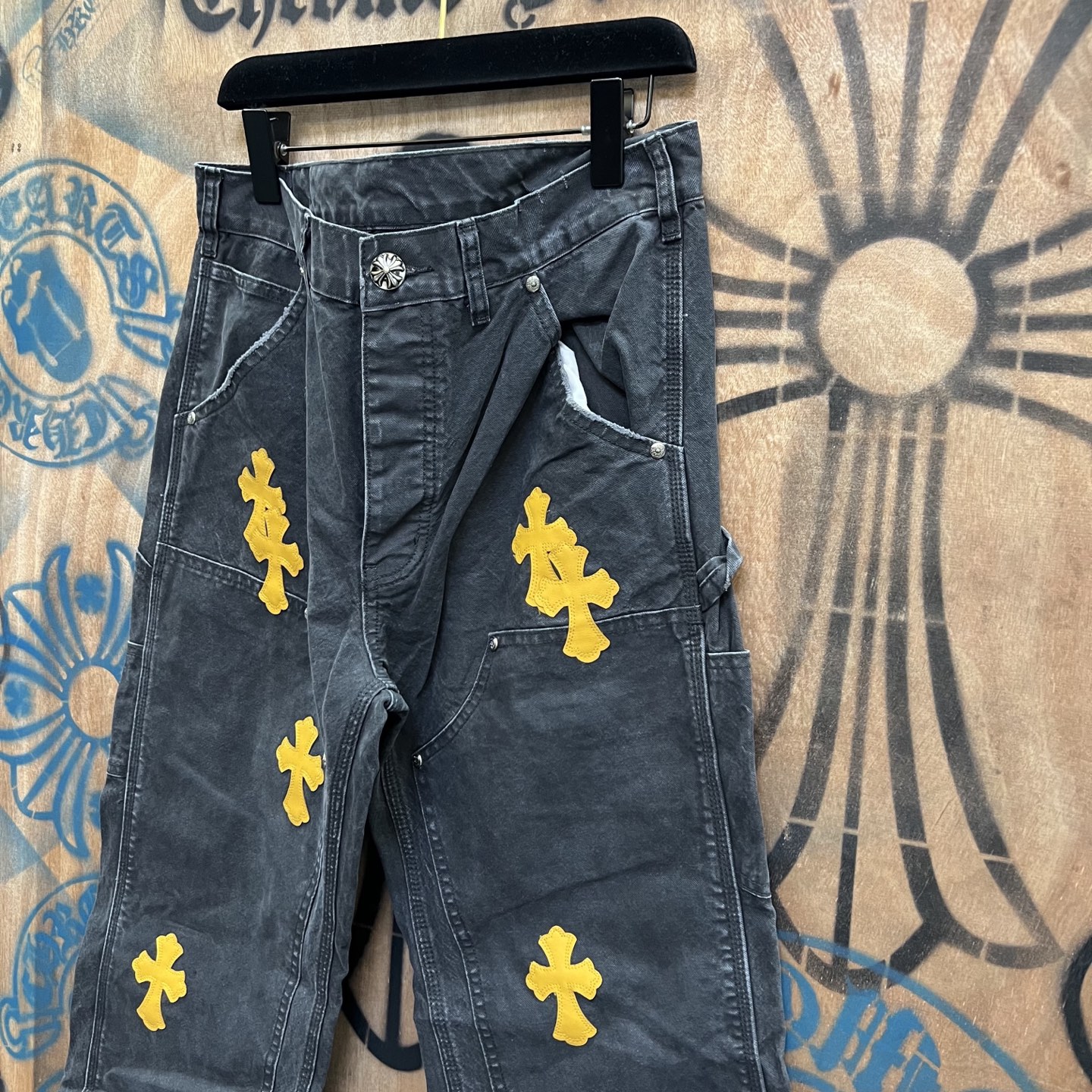 מכנסי ג'ינס Chrome Hearts במהדורה מוגבלת - עיצוב וינטג' עם טאץ' מודרני 5 i1752127351201 1497 0 3