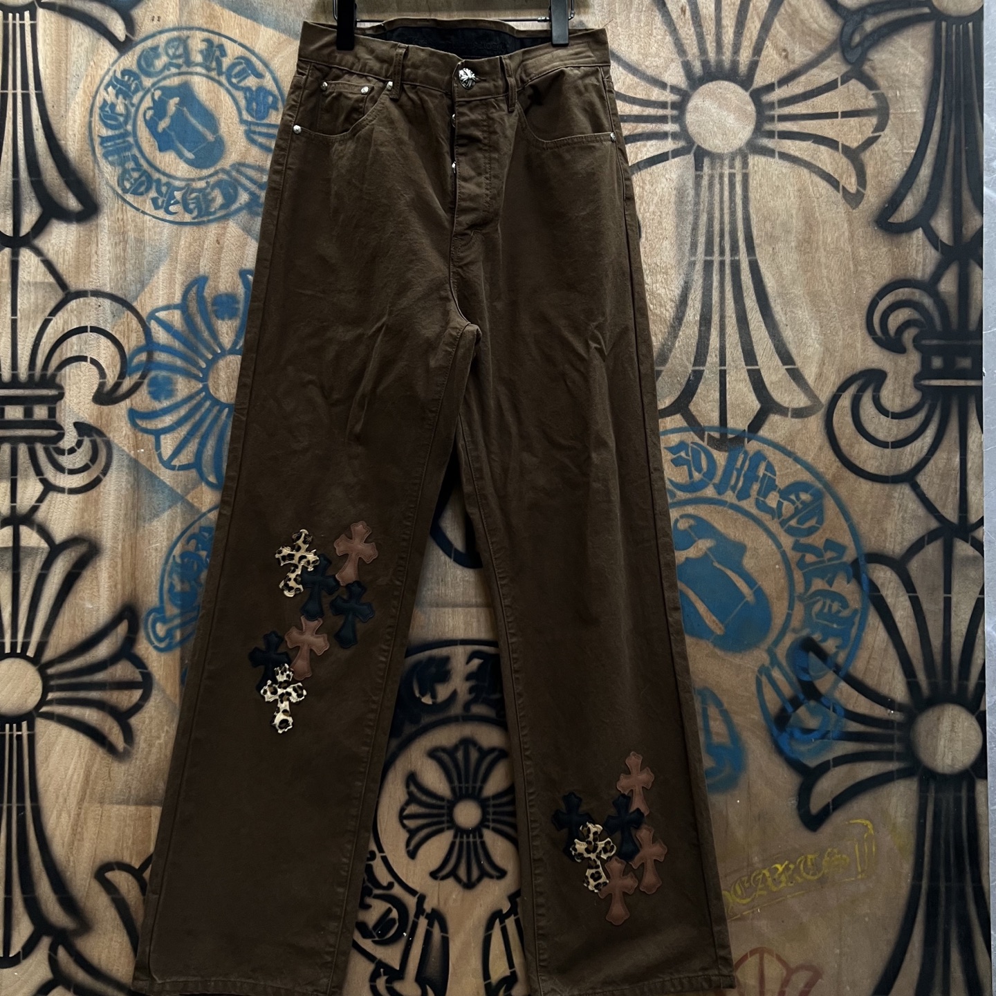 Chrome Hearts Jean Vintage Levi's Remake avec Croix en Cuir et Argent 925