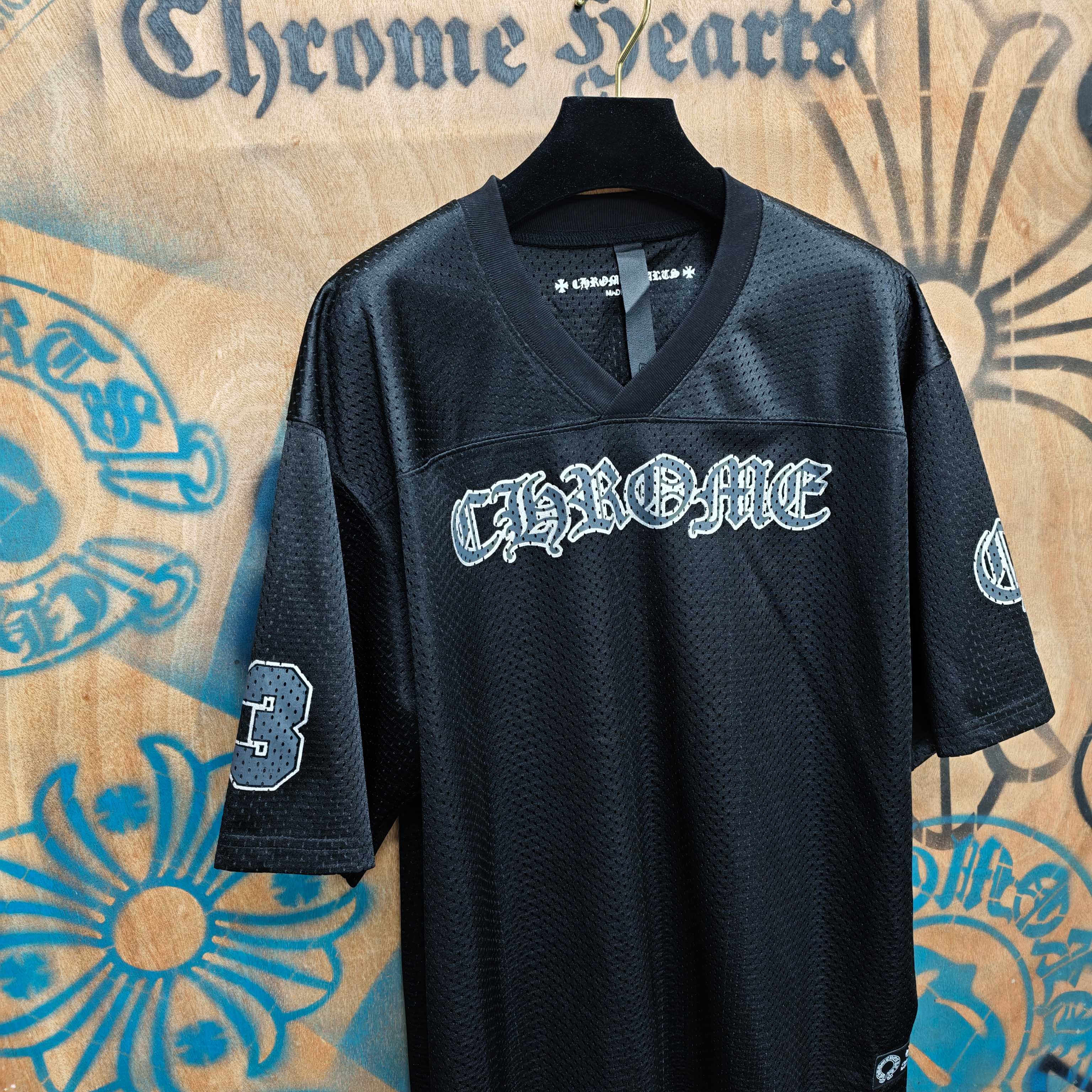 Chrome Hearts CH克罗心冰球网眼短裤采用双层速干涤氨纶透气网眼面料 全身正反一共3个 胶浆印花 工艺采用菲林 反复刮浆 过渡自然 网版黑白交错印花 下摆刺绣小标签定制2000个起订