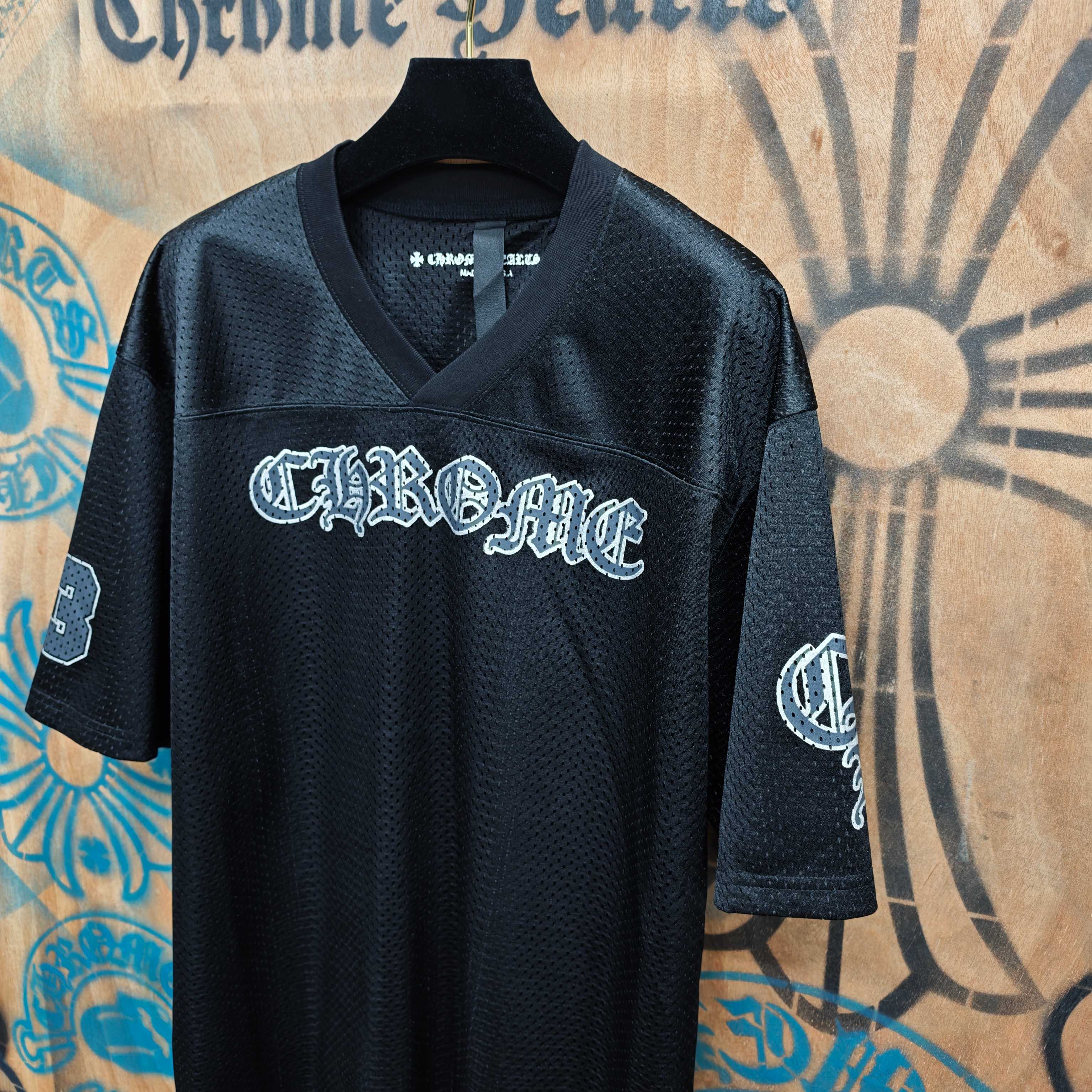 Chrome Hearts CH克罗心冰球网眼短裤采用双层速干涤氨纶透气网眼面料 全身正反一共3个 胶浆印花 工艺采用菲林 反复刮浆 过渡自然 网版黑白交错印花 下摆刺绣小标签定制2000个起订