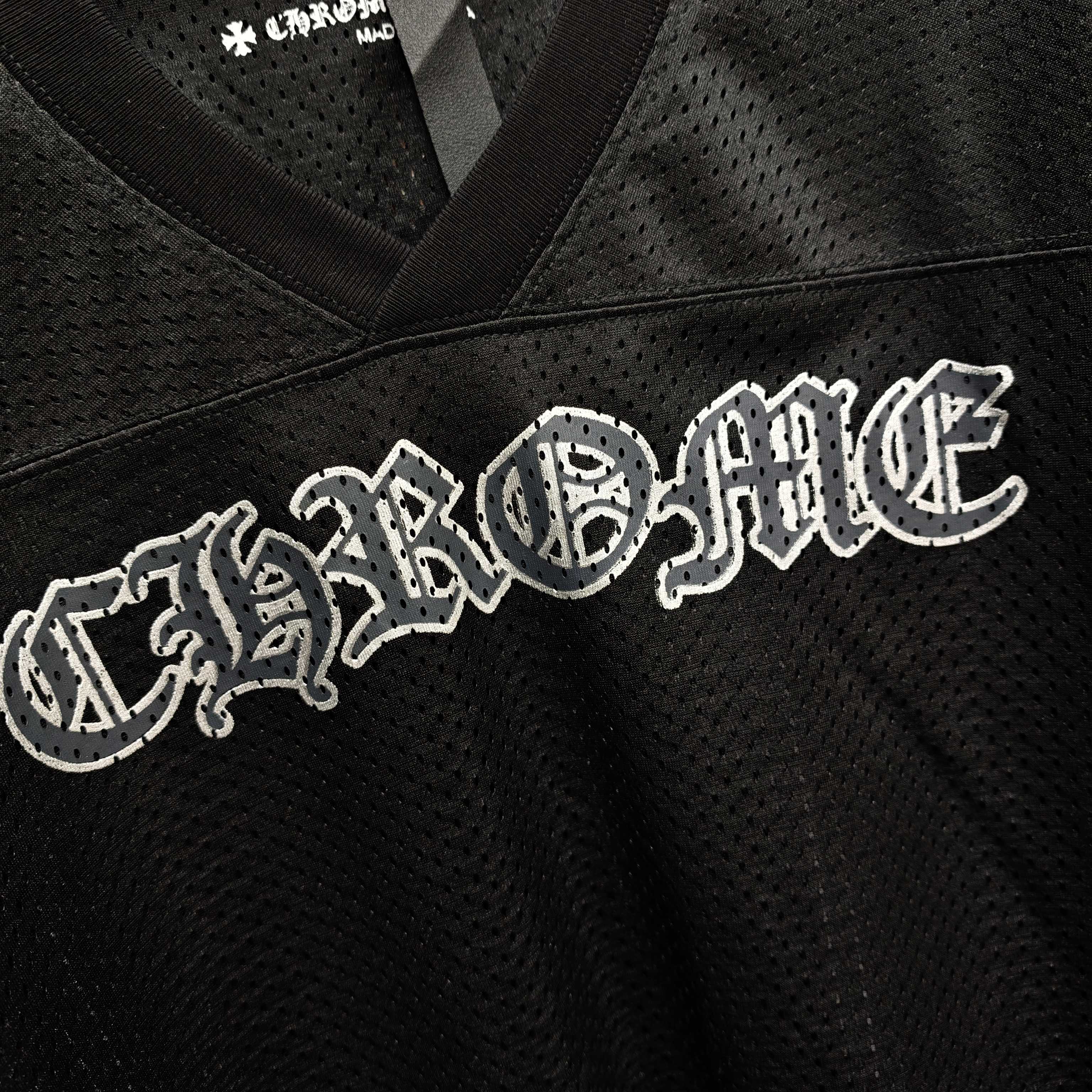 Chrome Hearts CH克罗心冰球网眼短裤采用双层速干涤氨纶透气网眼面料 全身正反一共3个 胶浆印花 工艺采用菲林 反复刮浆 过渡自然 网版黑白交错印花 下摆刺绣小标签定制2000个起订