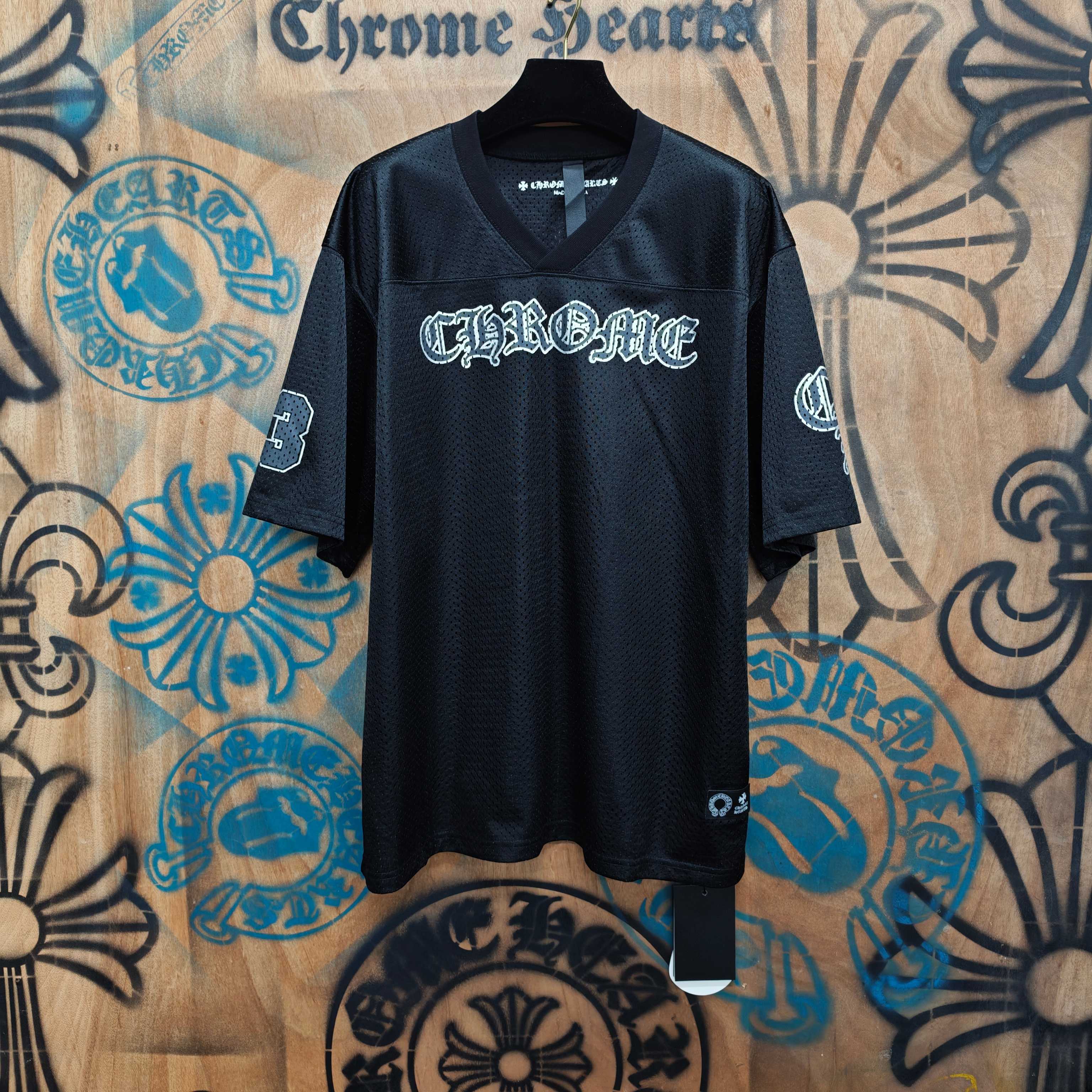 Chrome Hearts CH克罗心冰球网眼短裤采用双层速干涤氨纶透气网眼面料 全身正反一共3个 胶浆印花 工艺采用菲林 反复刮浆 过渡自然 网版黑白交错印花 下摆刺绣小标签定制2000个起订