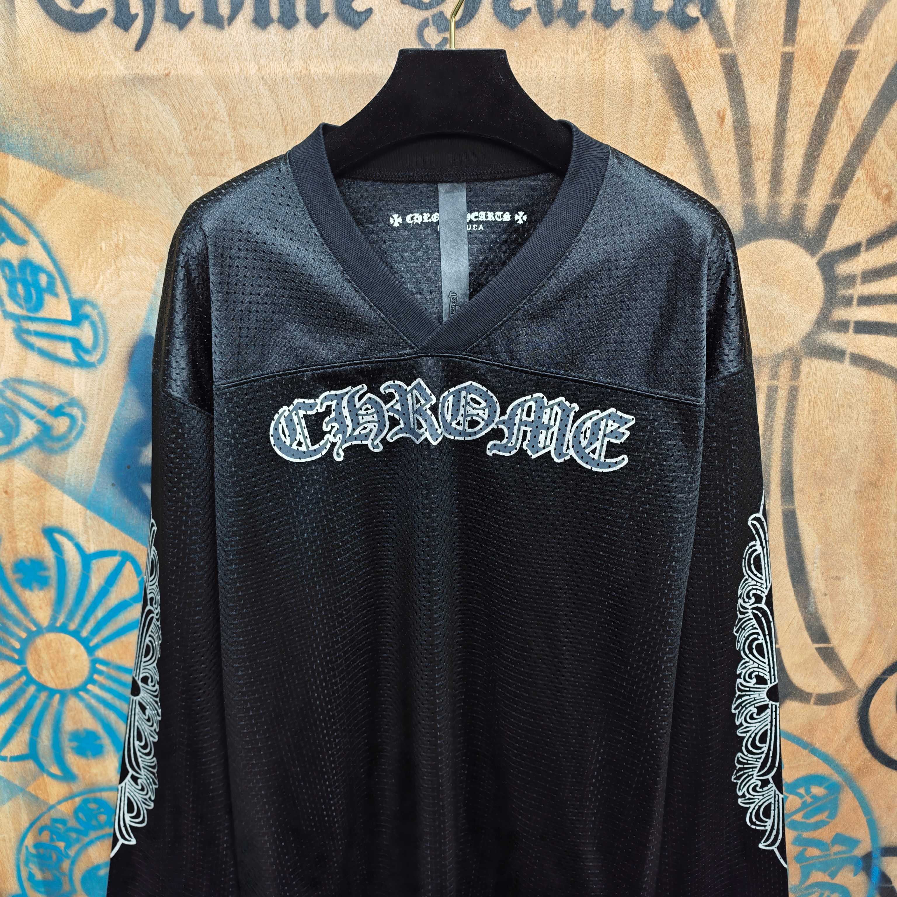 Chrome Hearts CH克罗心冰球网眼短裤采用双层速干涤氨纶透气网眼面料 全身正反一共3个 胶浆印花 工艺采用菲林 反复刮浆 过渡自然 网版黑白交错印花 下摆刺绣小标签定制2000个起订