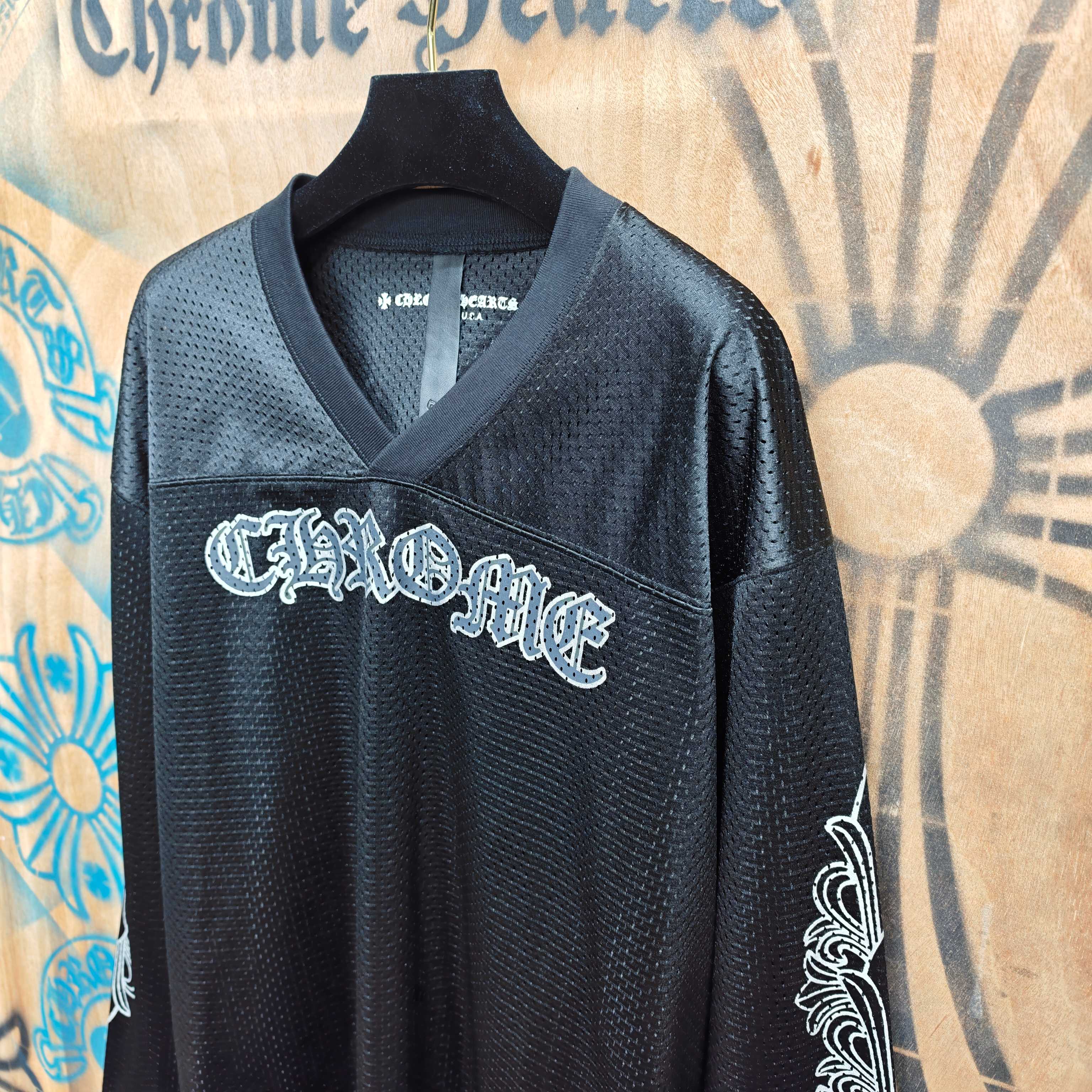 Chrome Hearts CH克罗心冰球网眼短裤采用双层速干涤氨纶透气网眼面料 全身正反一共3个 胶浆印花 工艺采用菲林 反复刮浆 过渡自然 网版黑白交错印花 下摆刺绣小标签定制2000个起订