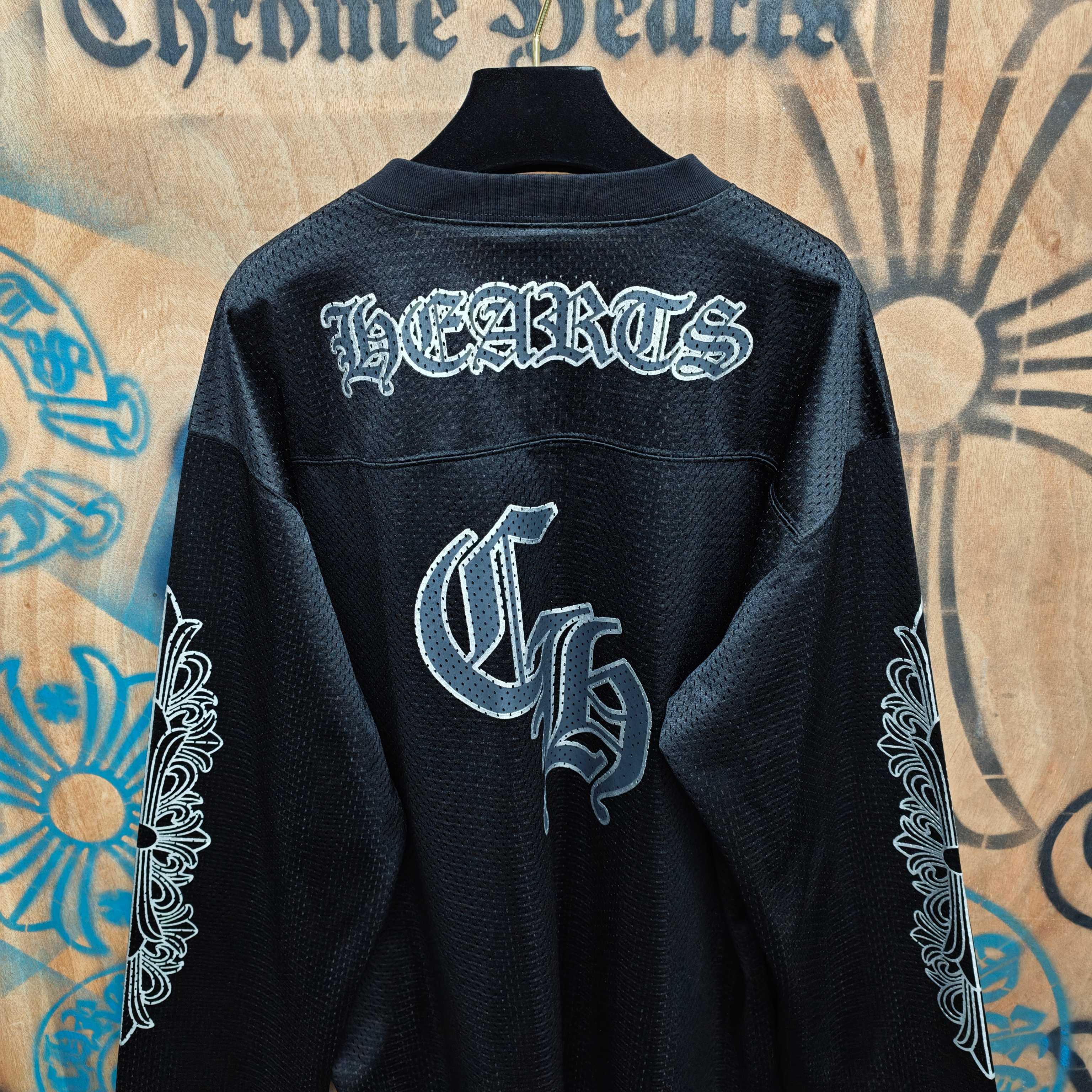 Chrome Hearts CH克罗心冰球网眼短裤采用双层速干涤氨纶透气网眼面料 全身正反一共3个 胶浆印花 工艺采用菲林 反复刮浆 过渡自然 网版黑白交错印花 下摆刺绣小标签定制2000个起订