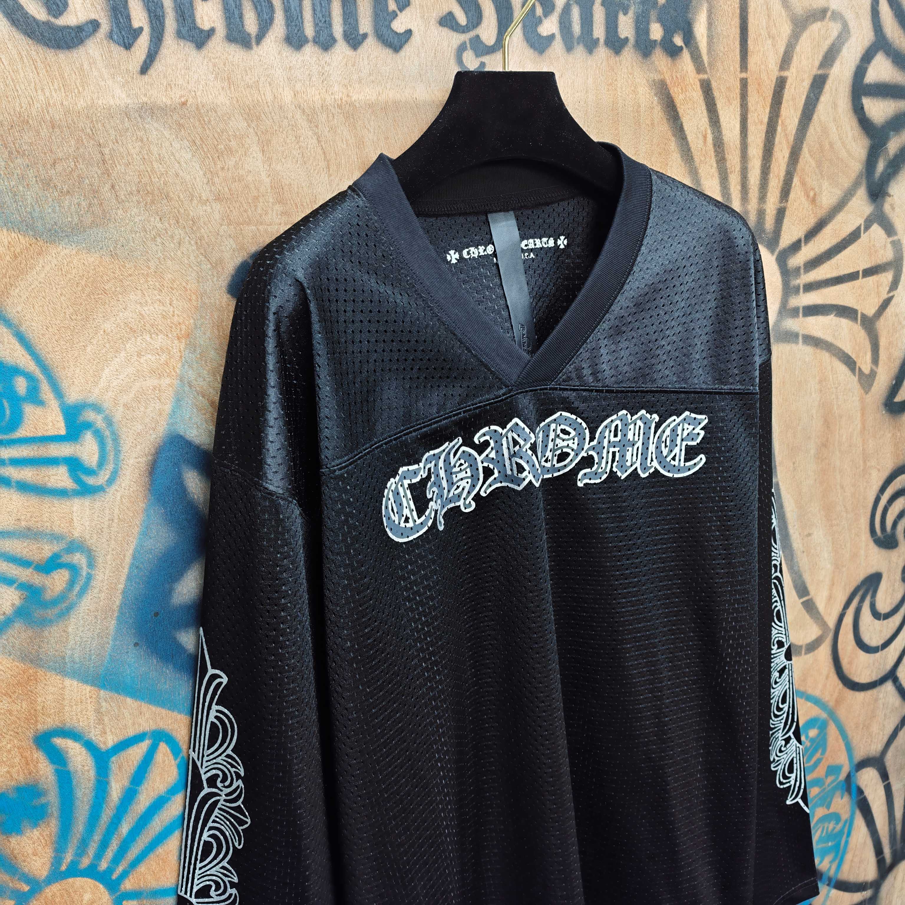 Chrome Hearts CH克罗心冰球网眼短裤采用双层速干涤氨纶透气网眼面料 全身正反一共3个 胶浆印花 工艺采用菲林 反复刮浆 过渡自然 网版黑白交错印花 下摆刺绣小标签定制2000个起订