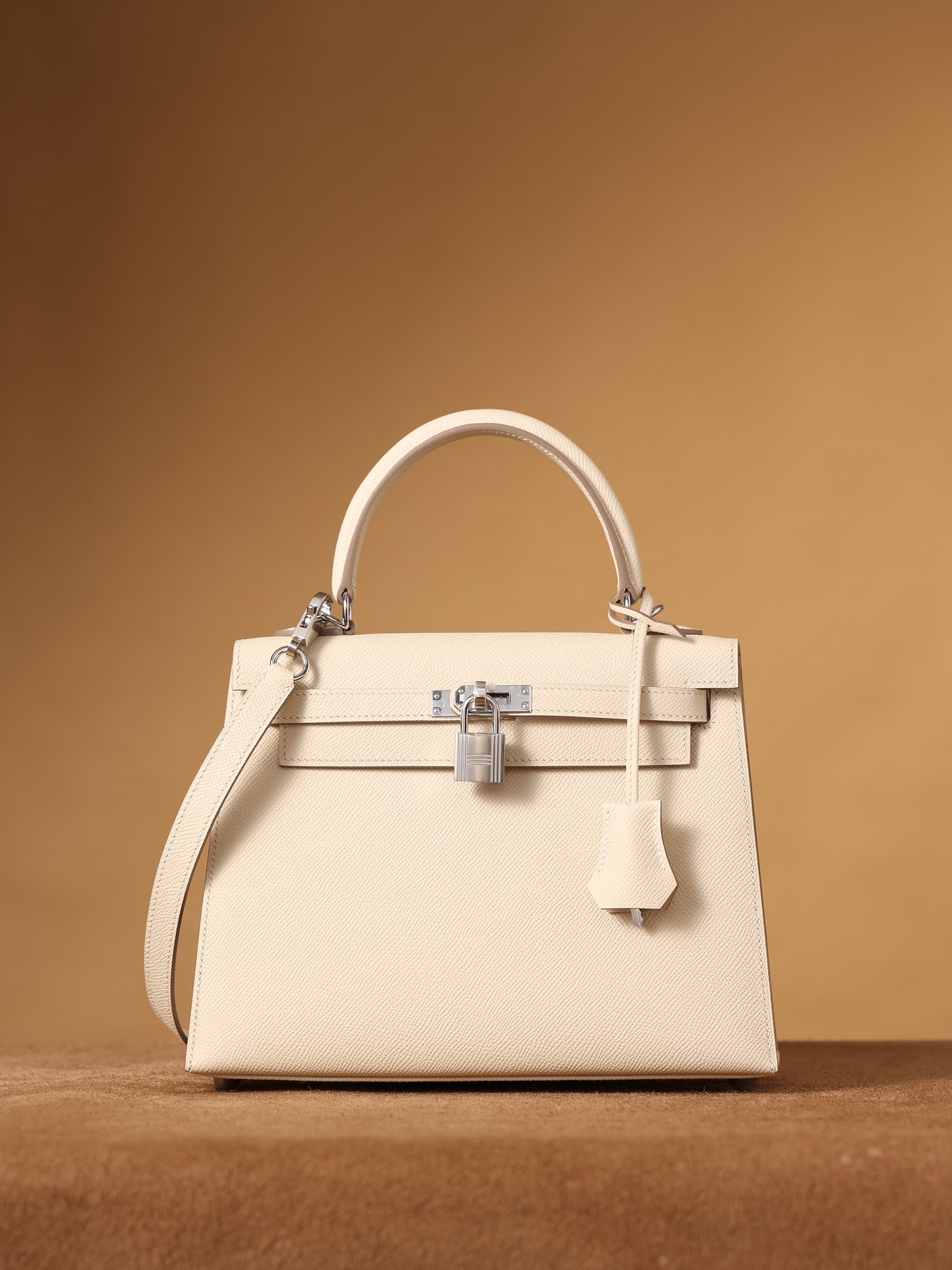 Hermes Kelly Bolsos de mano Batido blanco Blanco Pulido Mujeres Hardware plateado Cuero de vaca Epsom