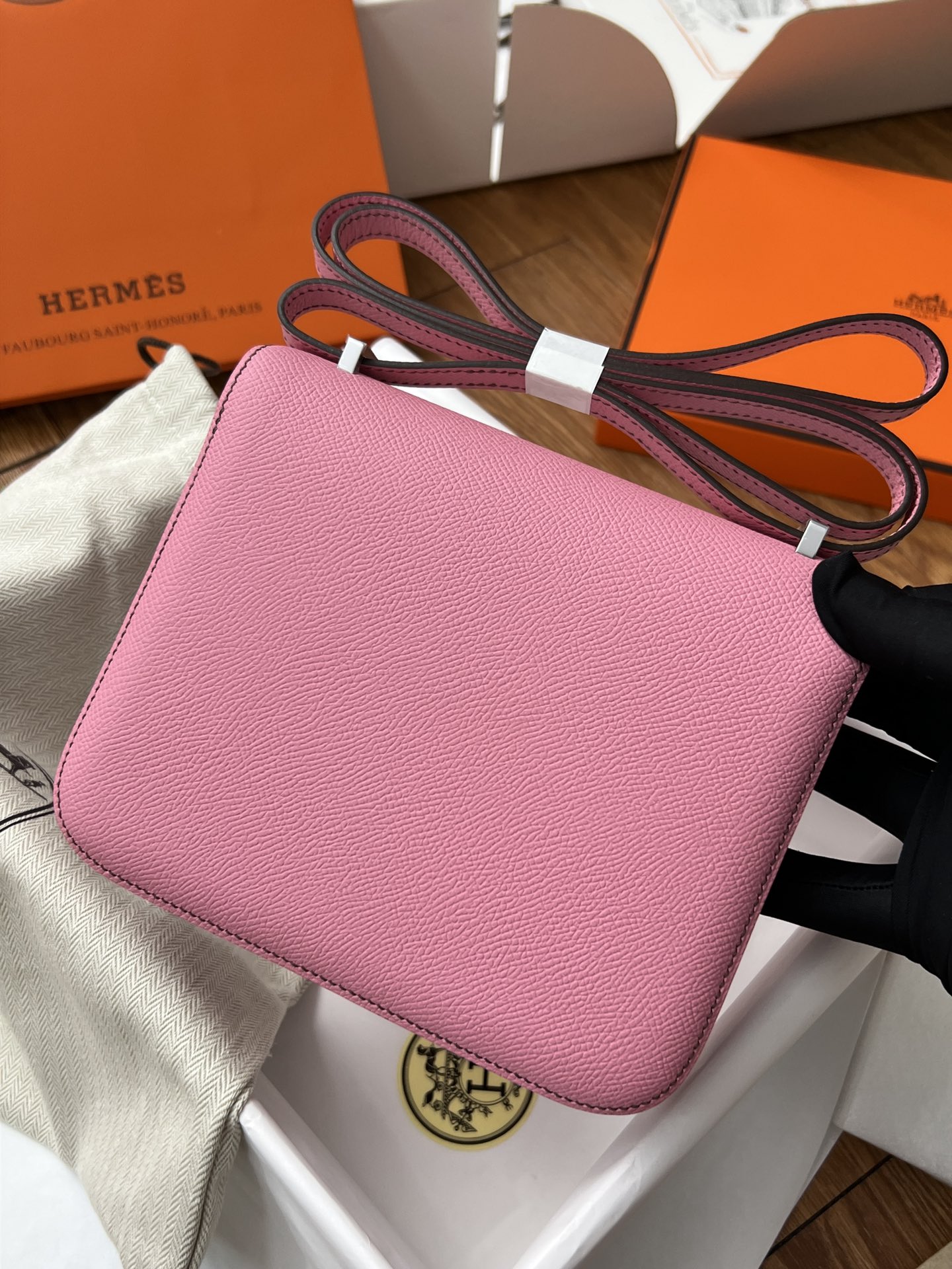 Hermès Constance 19cm 5P Sakura Pink Silver Buckle Crossbody Bag 6 i1716176152 4308 0