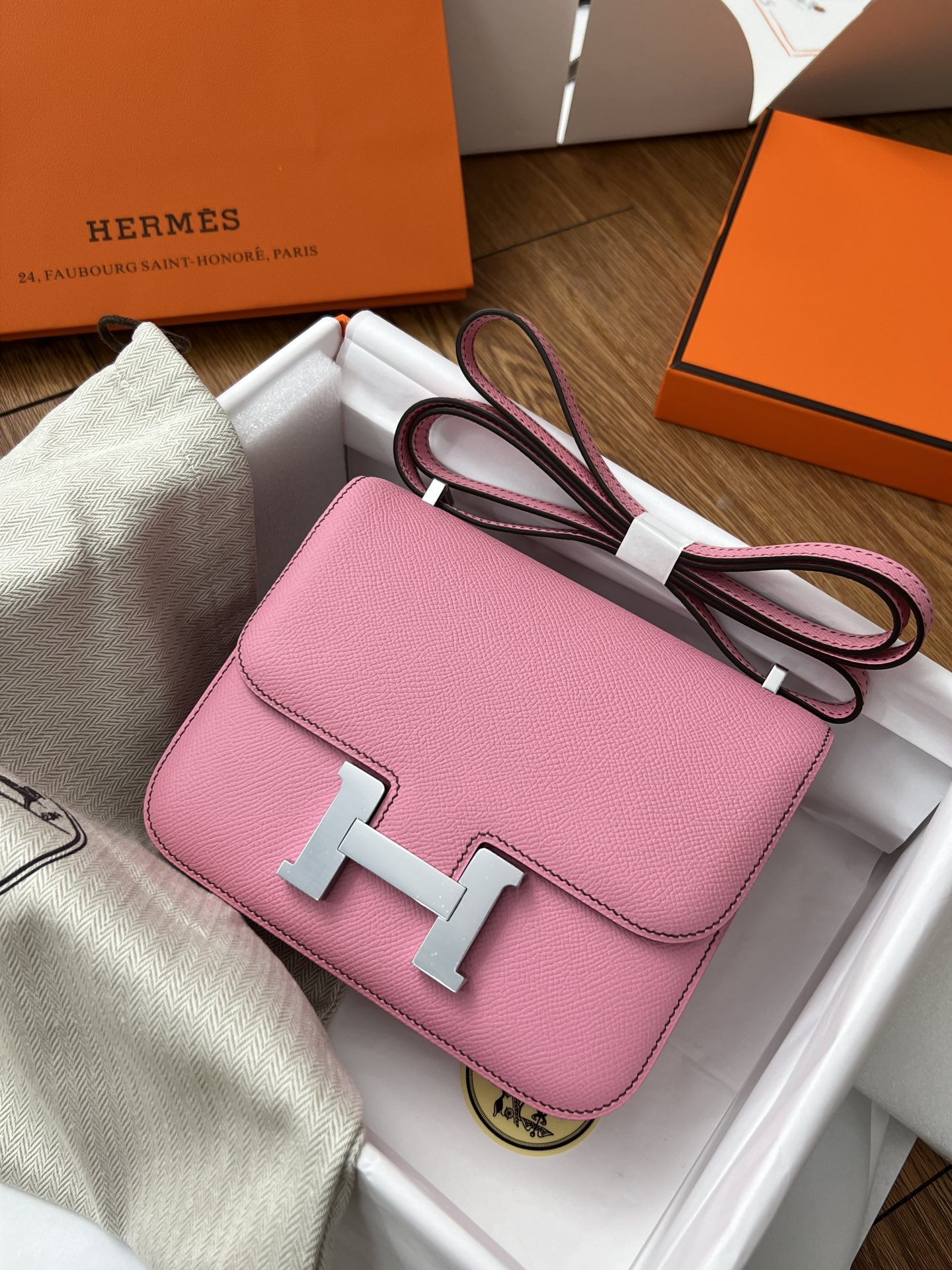 Hermès Constance 19cm 5P Sakura Pink Silver Buckle Crossbody Bag 3 i1716176153 1600 8