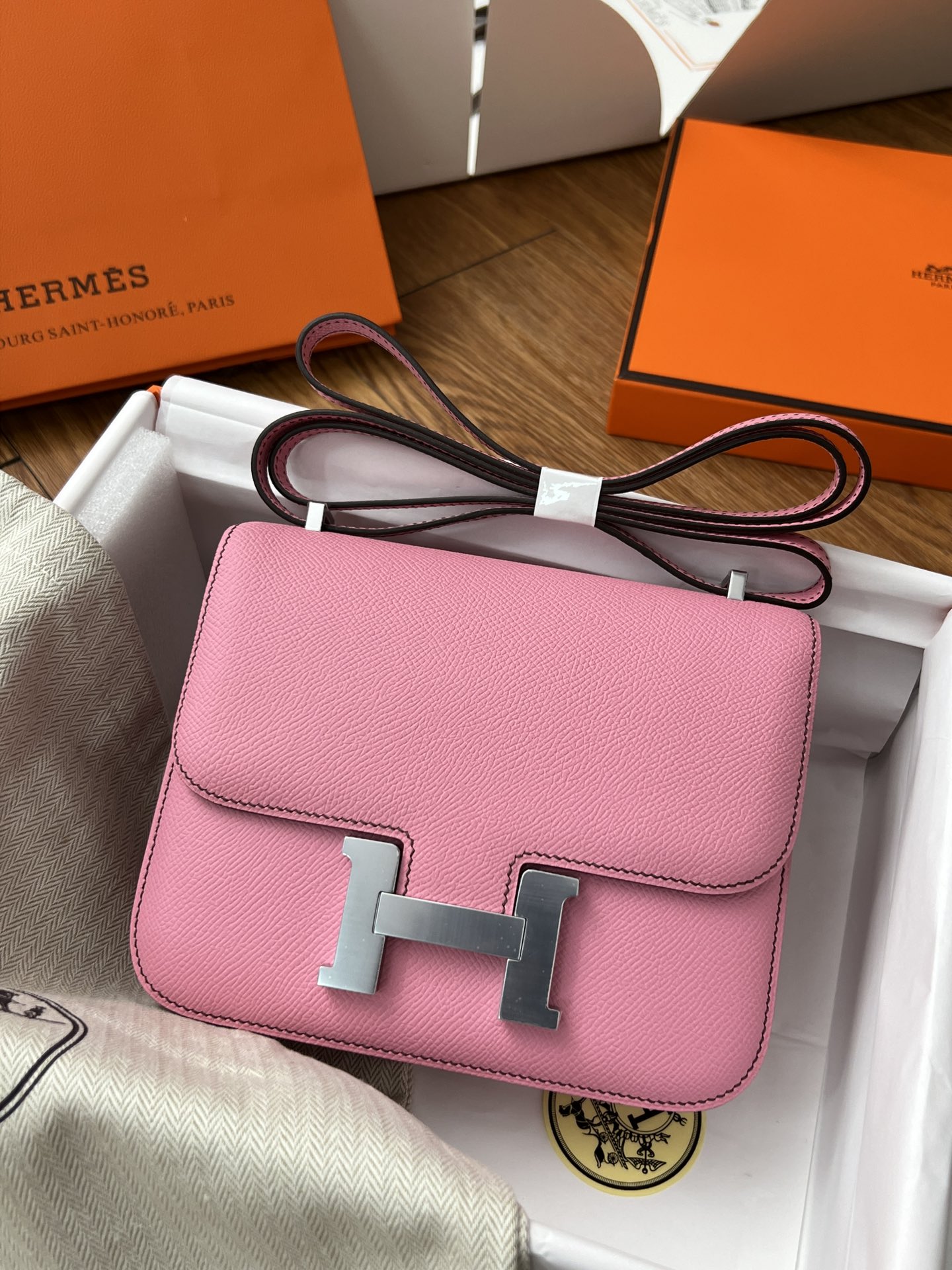 Hermès Constance 19cm 5P Sakura Pink Silver Buckle Crossbody Bag 2 i1716176153 8704 7