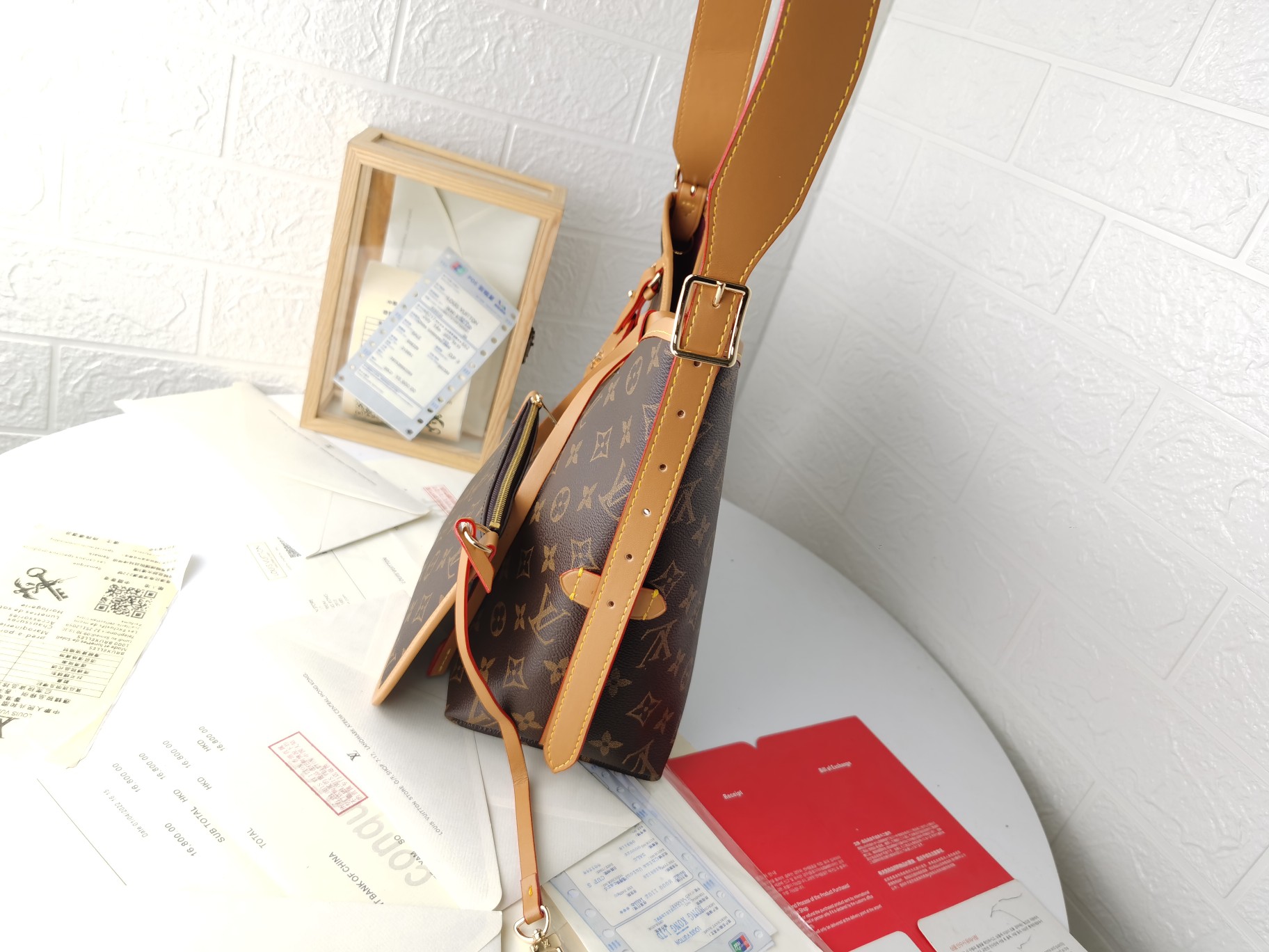 M46203 CarryAll 小号手袋 - 都市生活の必需品