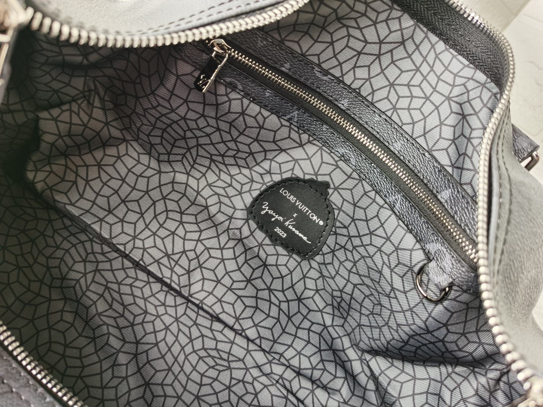 ルイ・ヴィトン Keepall 45 - クラシックデザインと機能性を兼ね備えたトラベルバッグ