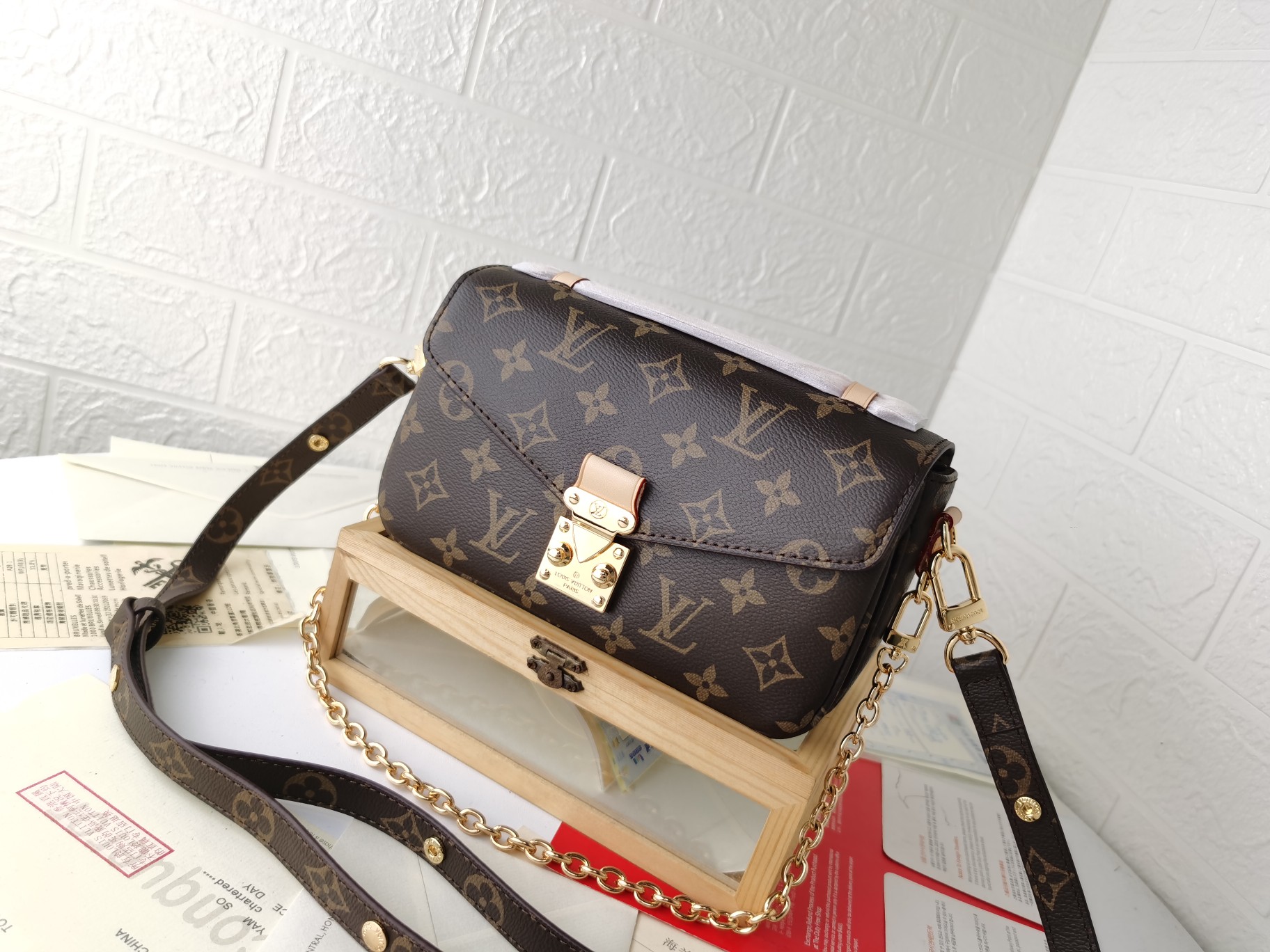 おしゃれな小型郵便バッグ East West Métis