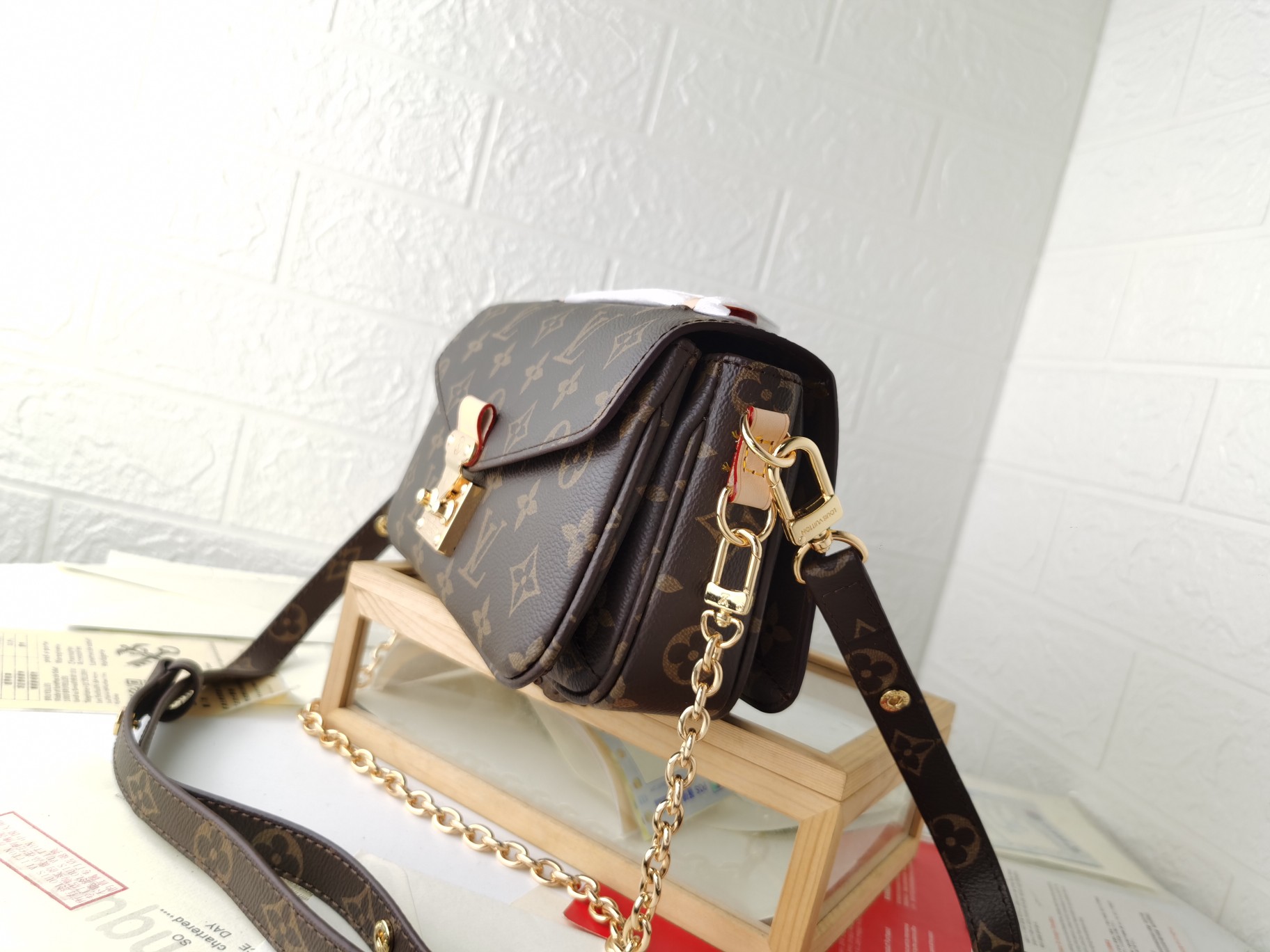 おしゃれな小型郵便バッグ East West Métis