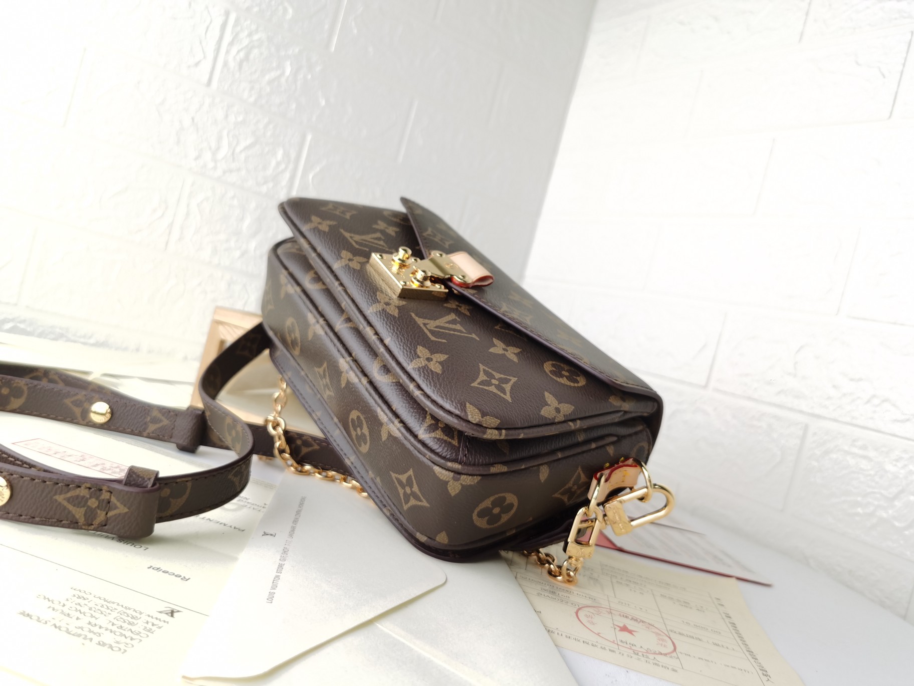 おしゃれな小型郵便バッグ East West Métis