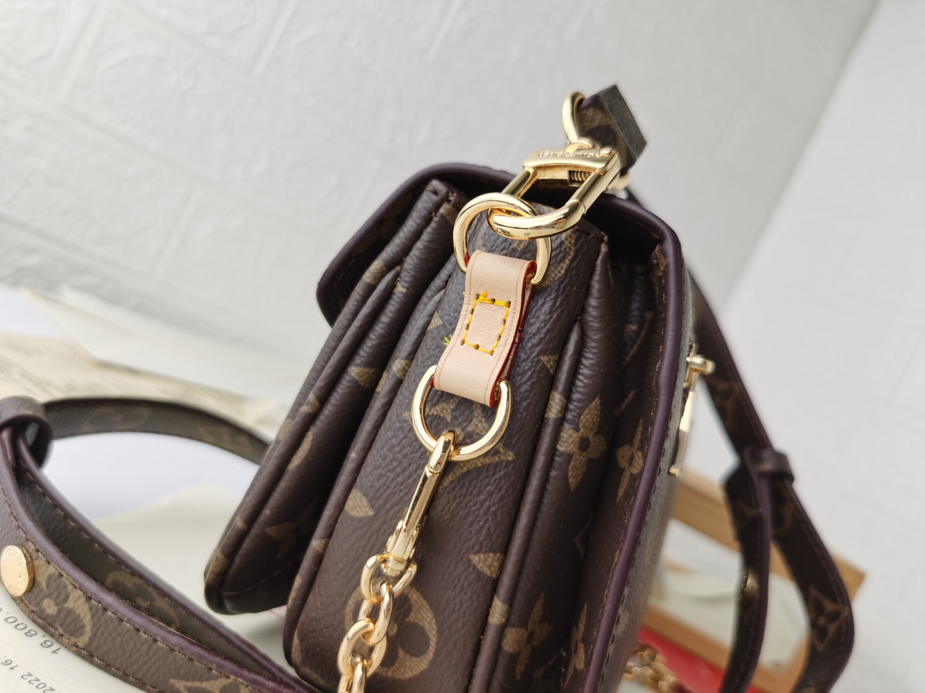 おしゃれな小型郵便バッグ East West Métis