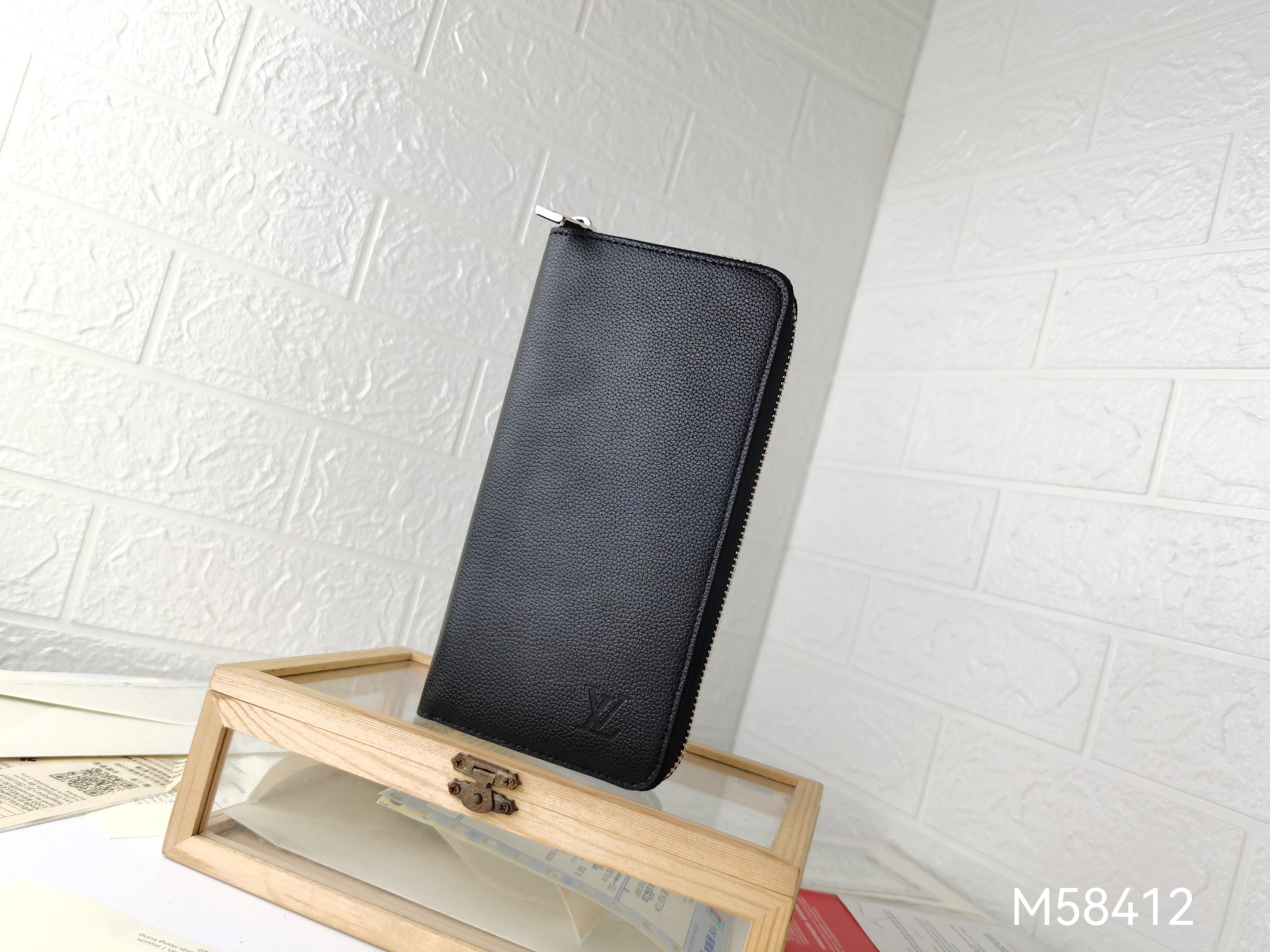 M58412 荔枝纹 男性用直式ラウンジ財布 - スタイリッシュで実用的なデザイン