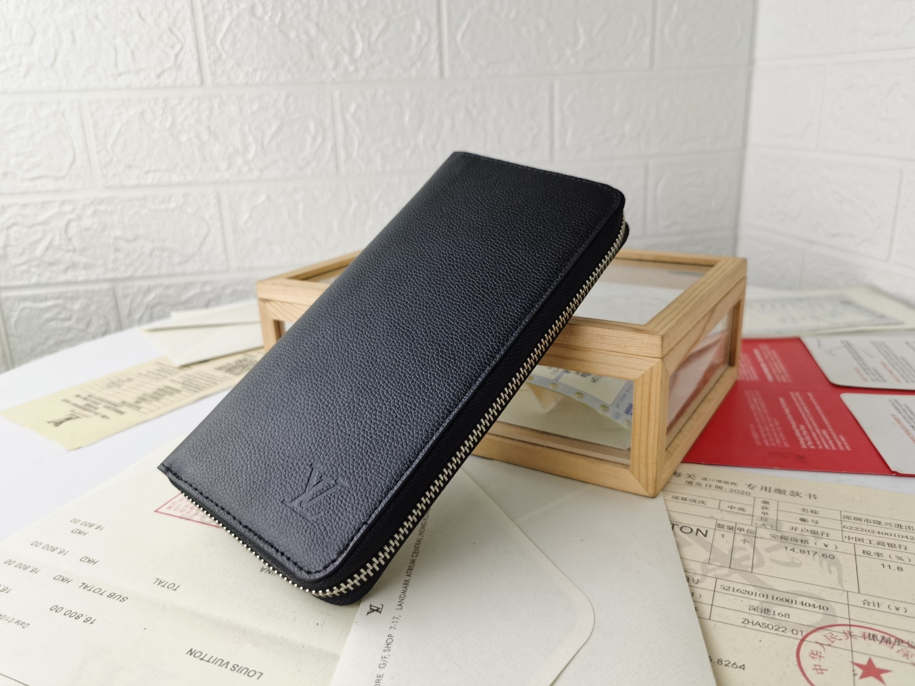 M58412 荔枝纹 男性用直式ラウンジ財布 - スタイリッシュで実用的なデザイン