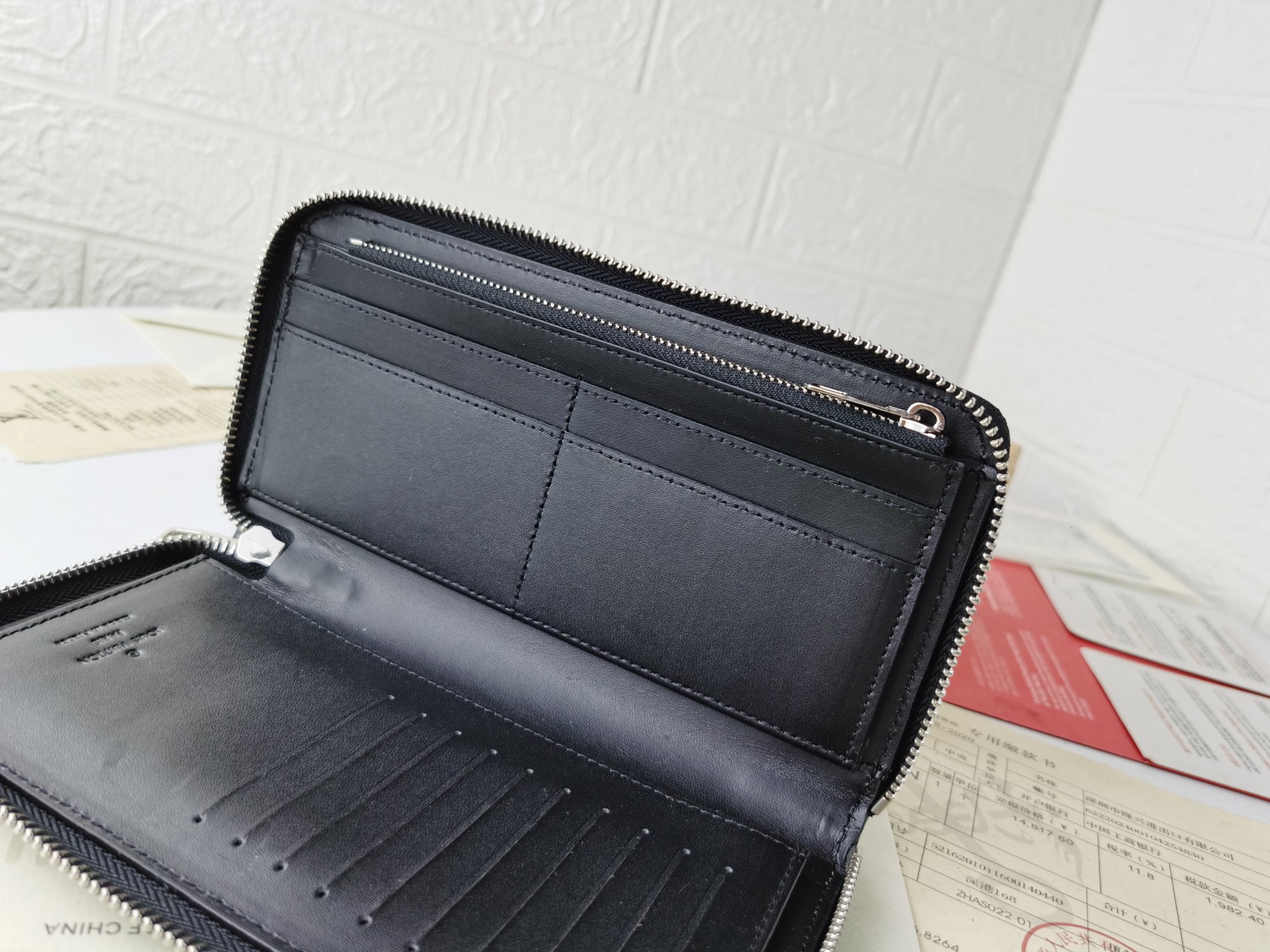 M58412 荔枝纹 男性用直式ラウンジ財布 - スタイリッシュで実用的なデザイン