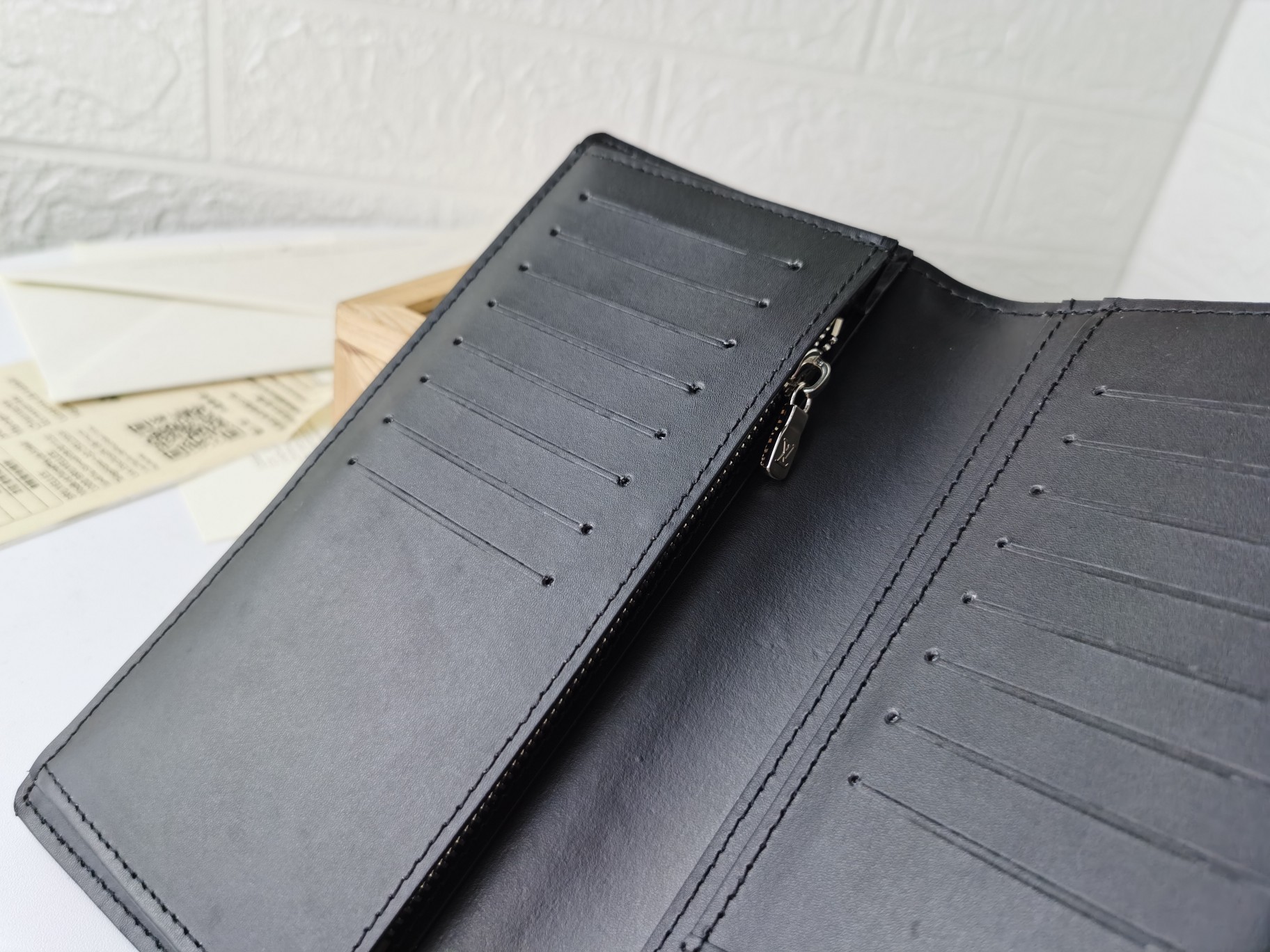 ルイ・ヴィトン M58192 ブラッザ ブラック ライチ柄 財布