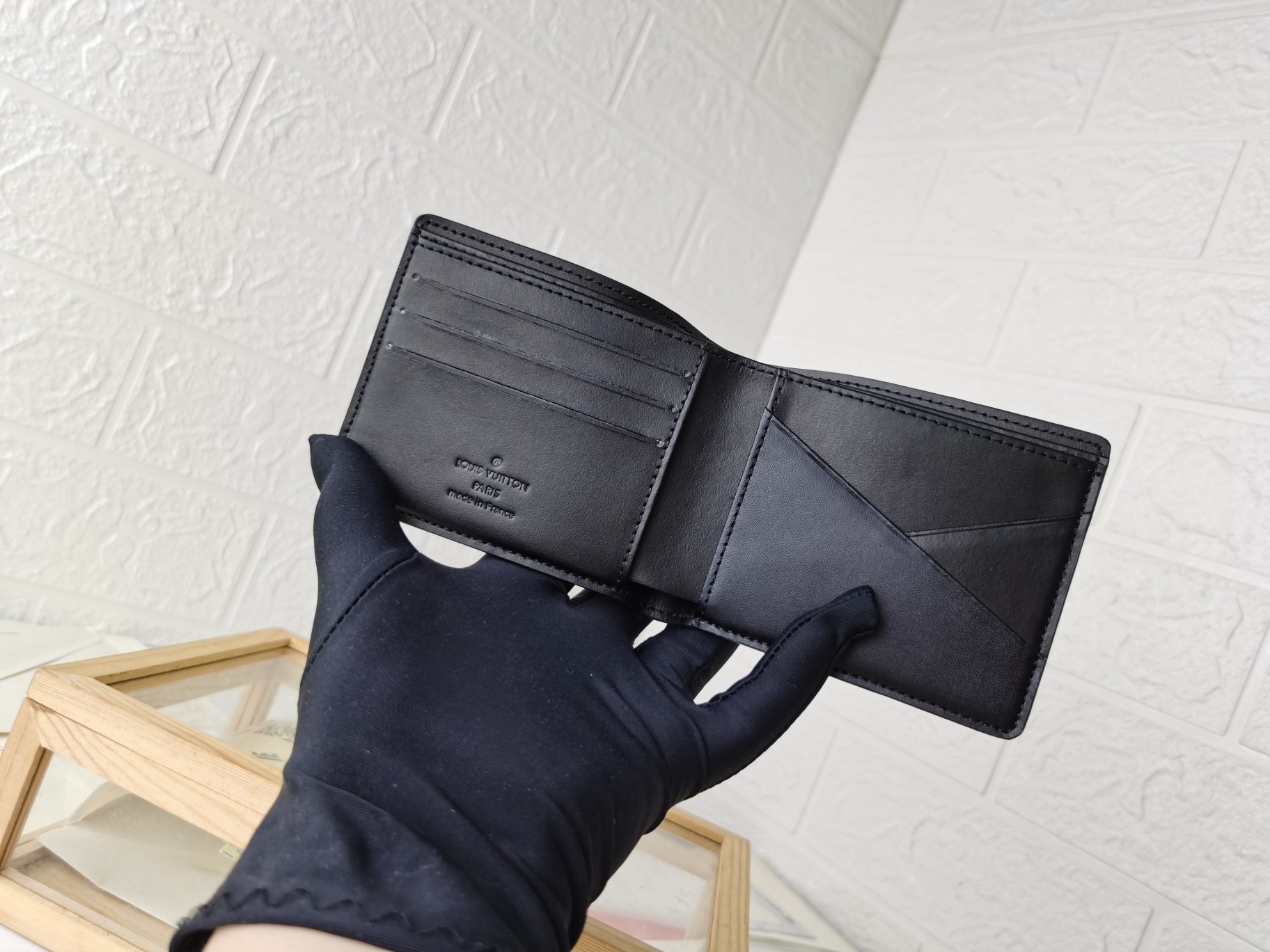 ルイ・ヴィトン M58189 黒色 荔枝纹短夹 多機能財布