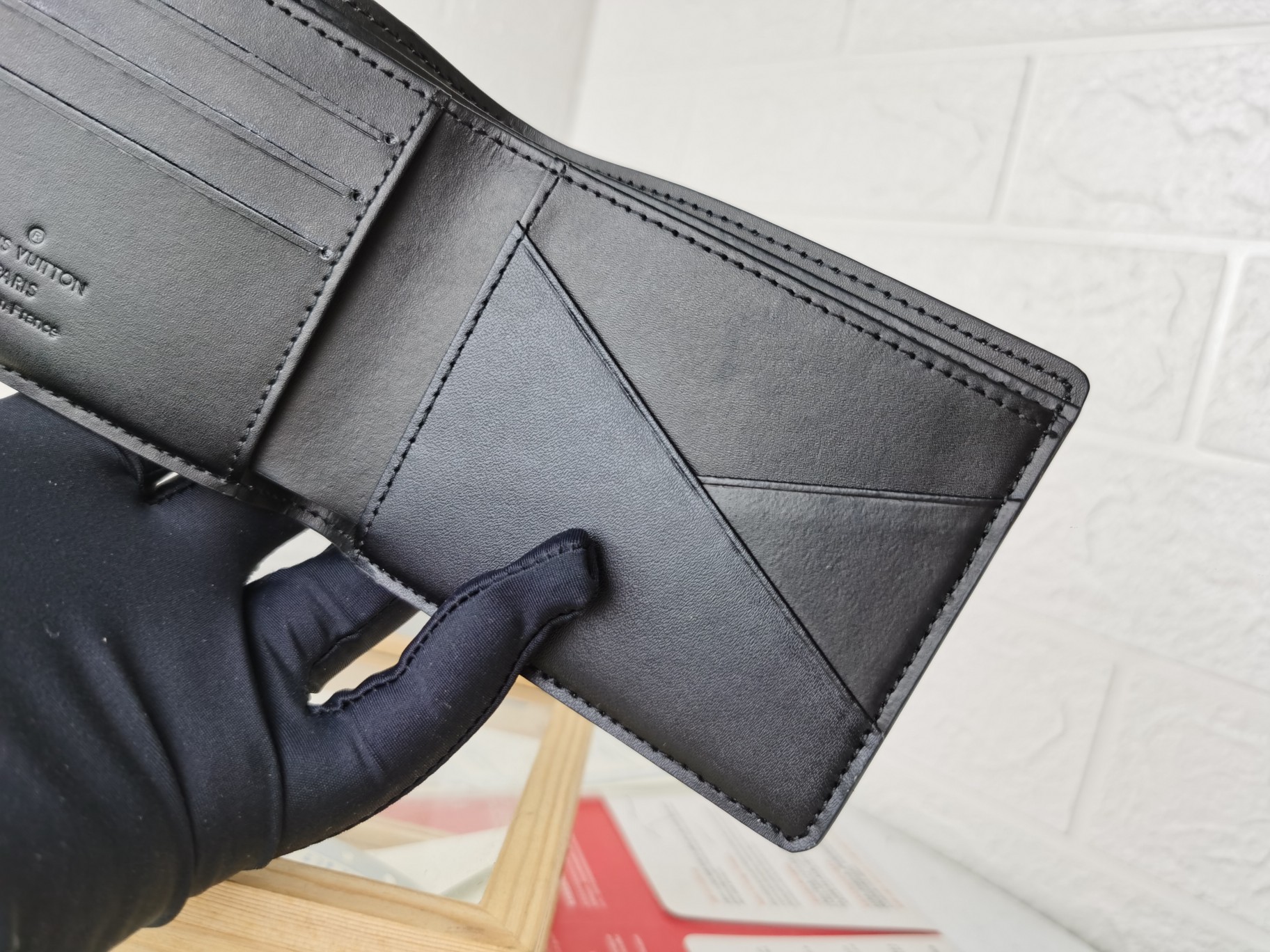 ルイ・ヴィトン M58189 黒色 荔枝纹短夹 多機能財布