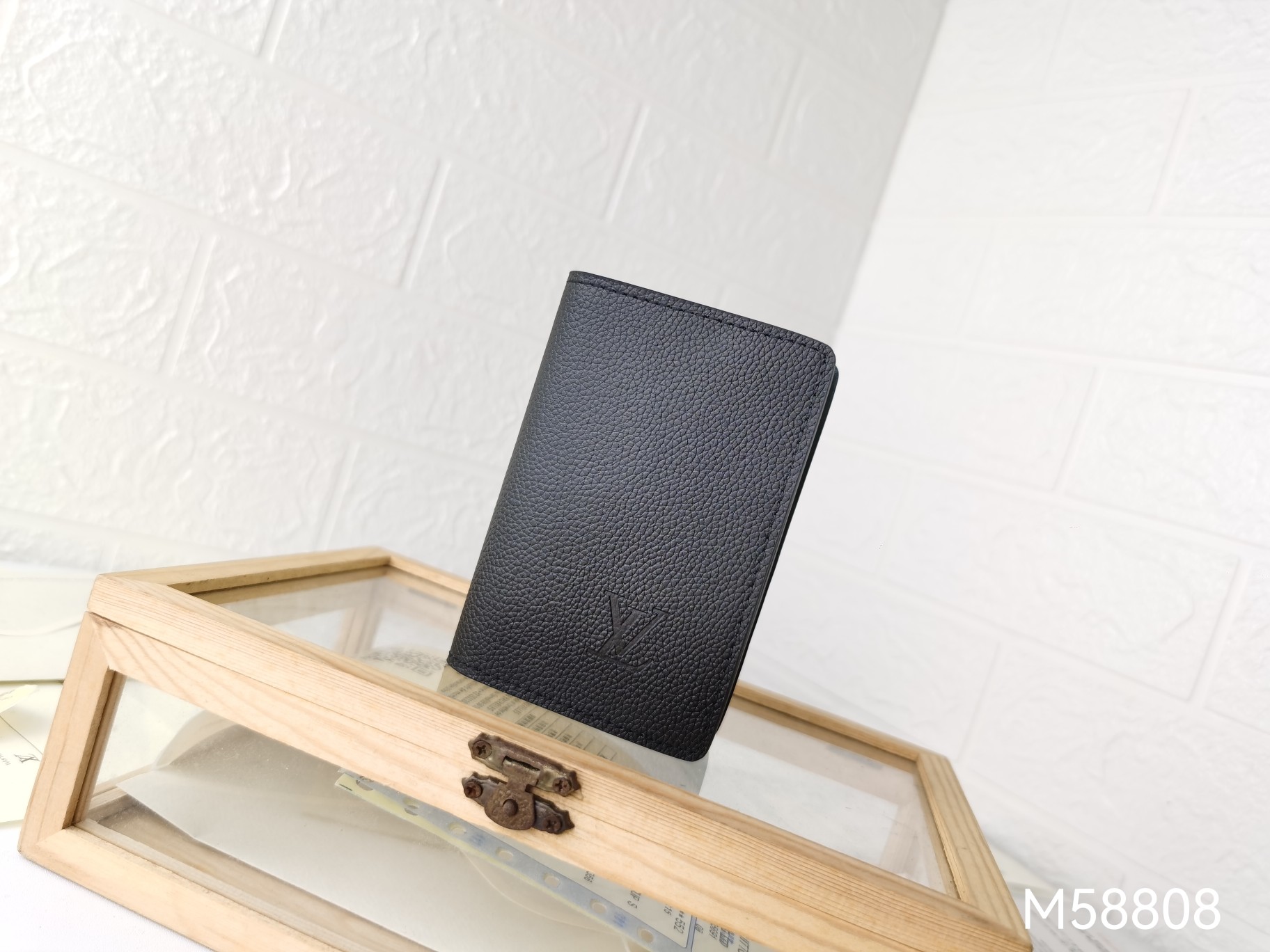高級ブランドM58808 黒色ラミネートレザー財布 コンパクトで実用的