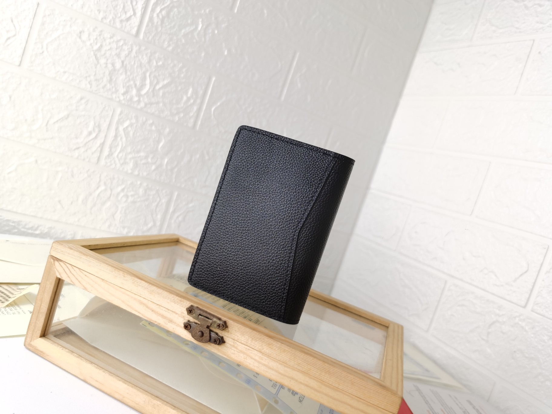 高級ブランドM58808 黒色ラミネートレザー財布 コンパクトで実用的