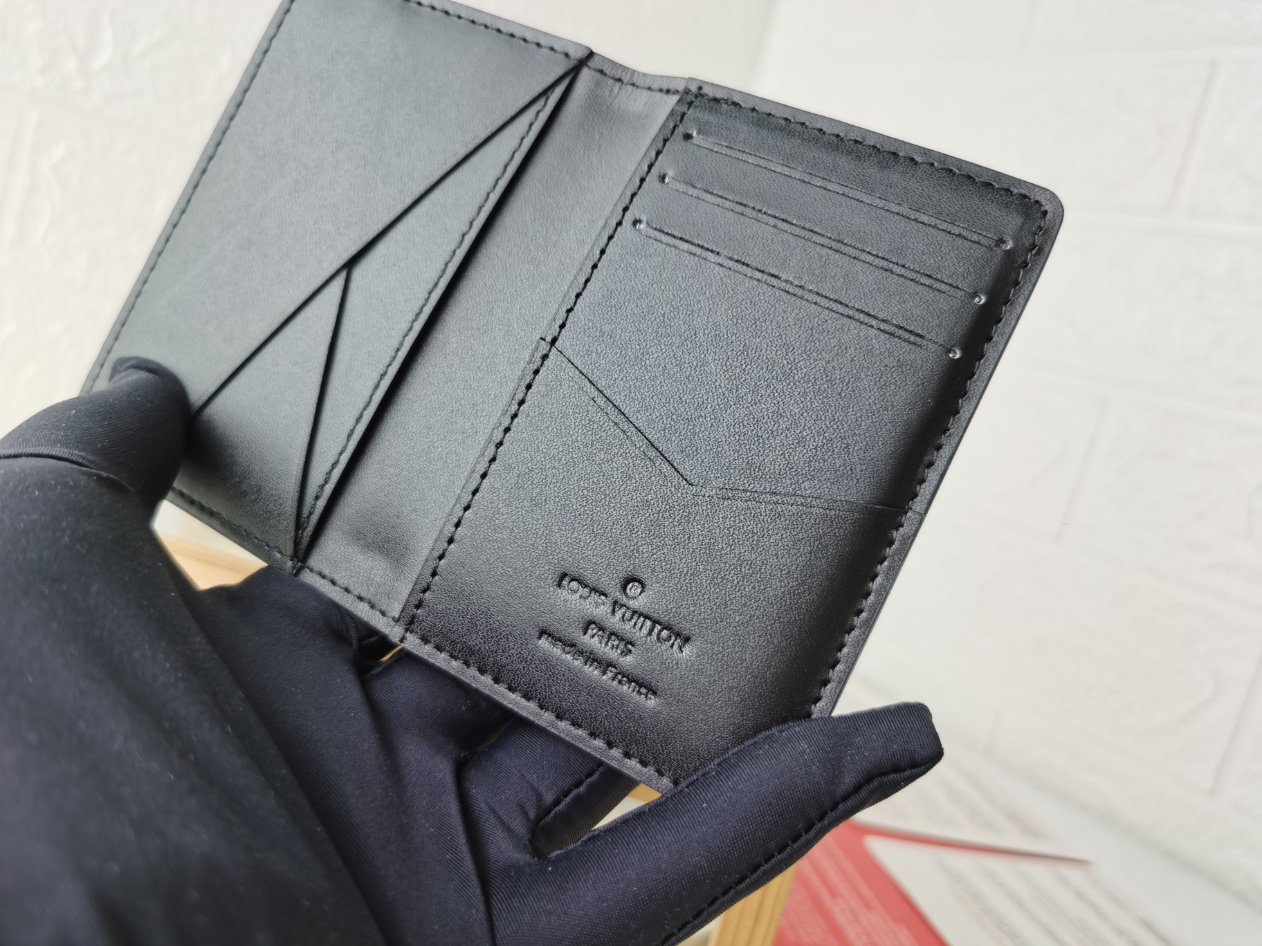 高級ブランドM58808 黒色ラミネートレザー財布 コンパクトで実用的