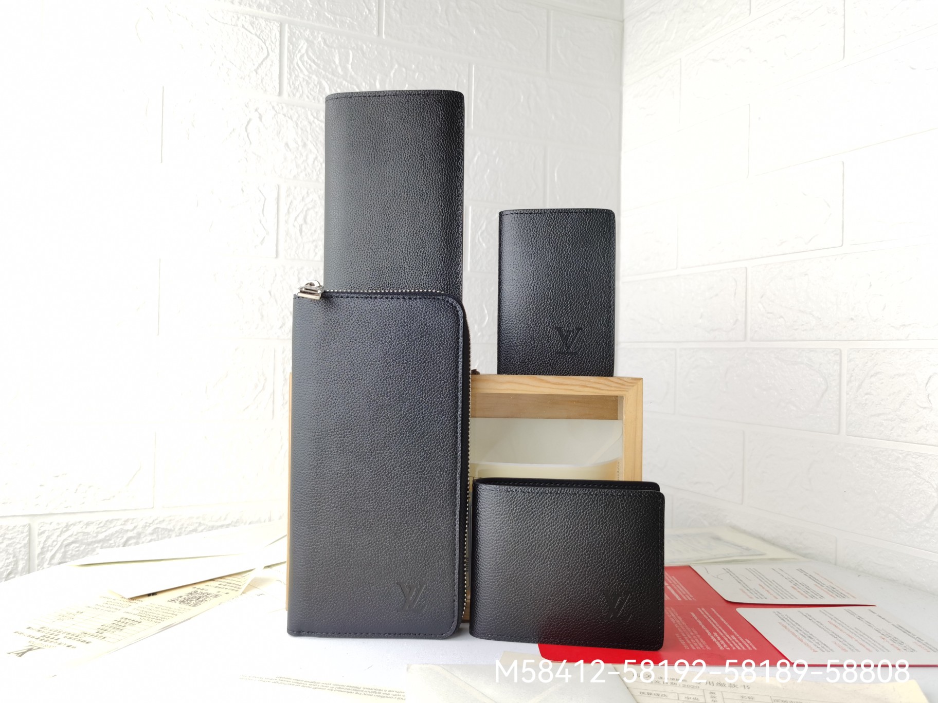 高級ブランドM58808 黒色ラミネートレザー財布 コンパクトで実用的
