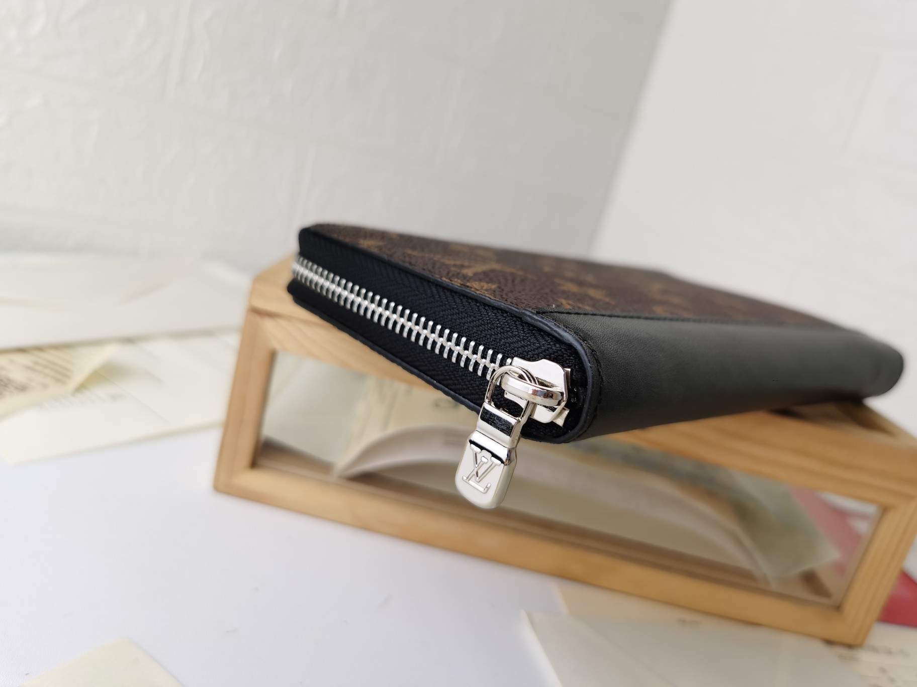 高級ブランド M60109 ラウンドファスナー財布 - エレガントな帆布素材