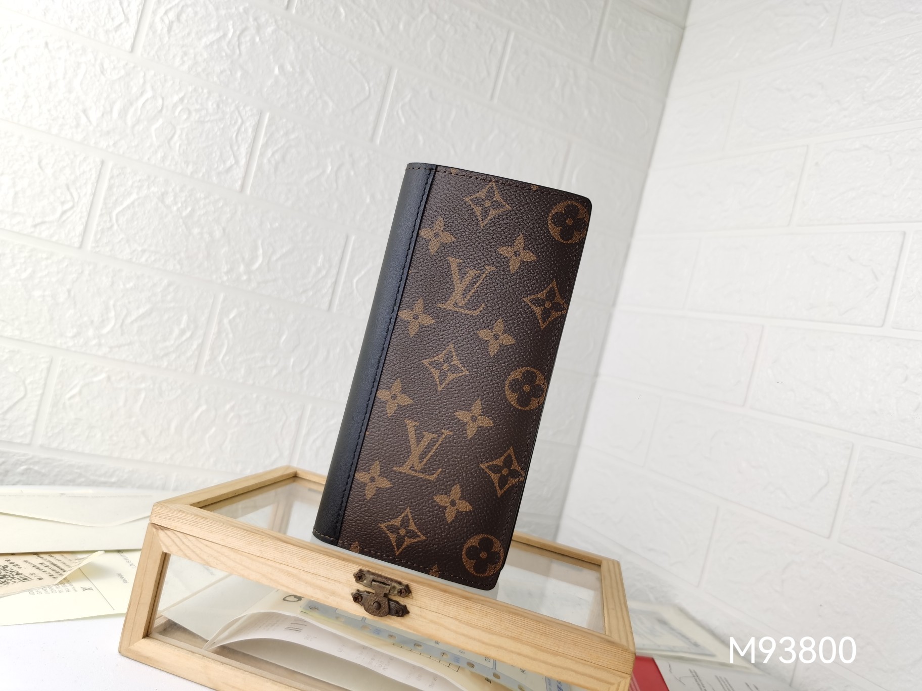 Louis Vuitton M93800 メンズ 財布 モノグラム・マカサー