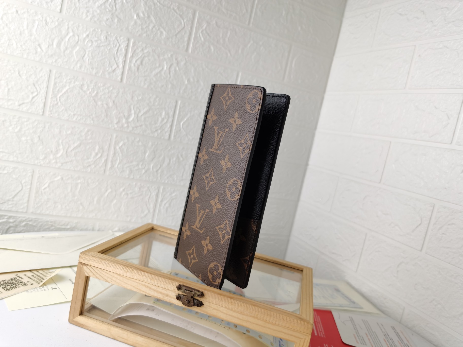 Louis Vuitton M93800 メンズ 財布 モノグラム・マカサー