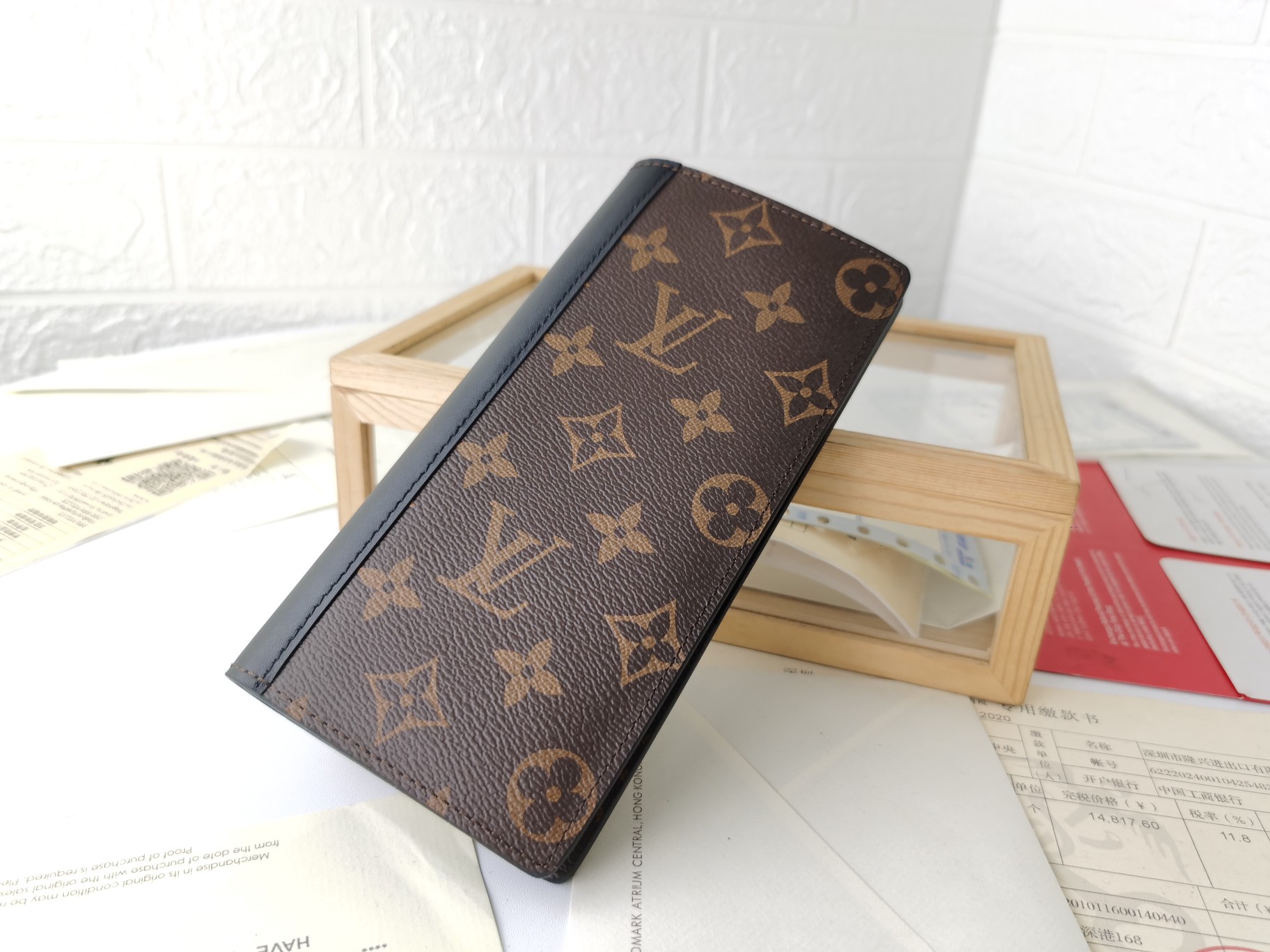 Louis Vuitton M93800 メンズ 財布 モノグラム・マカサー