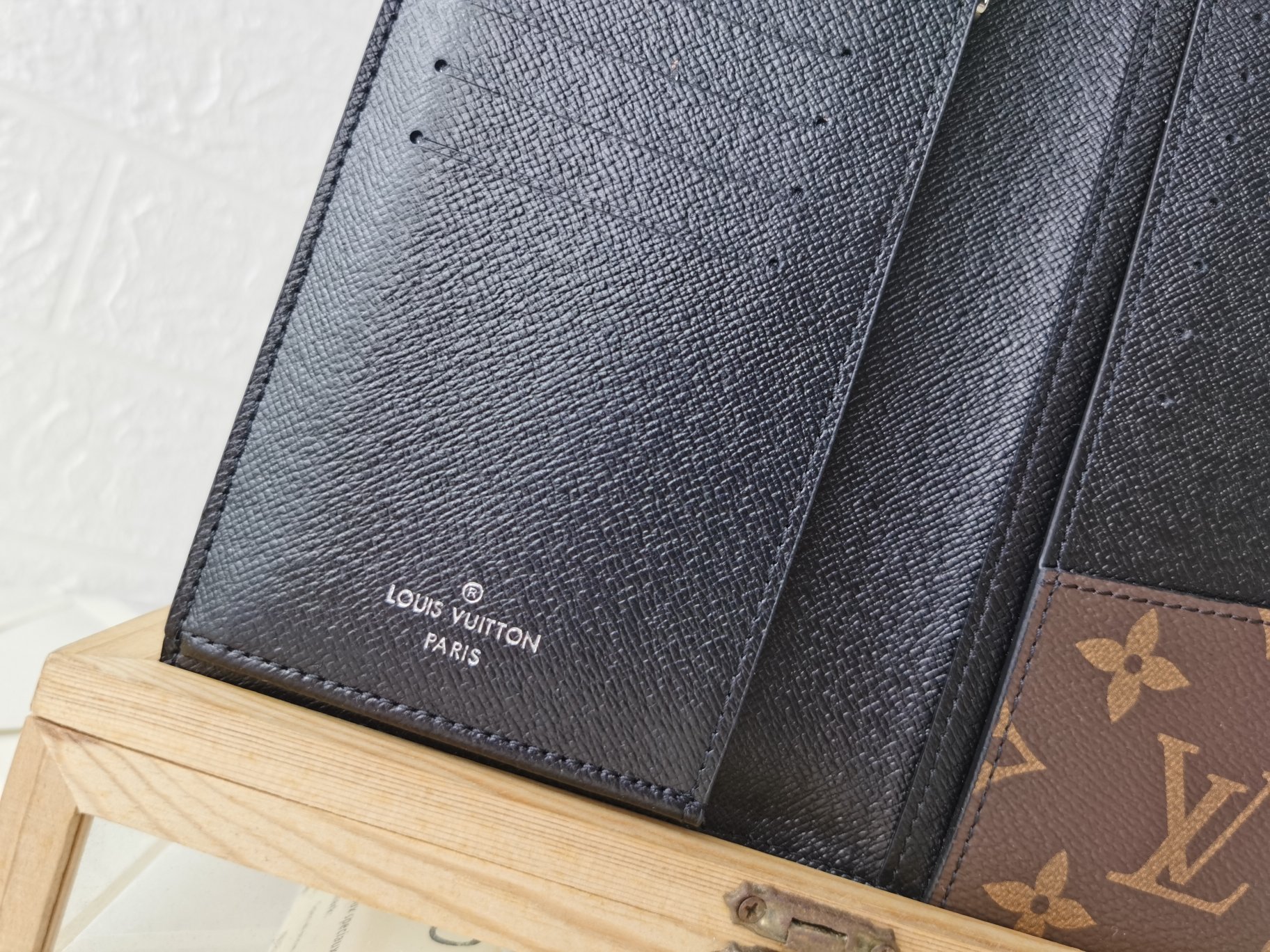 Louis Vuitton M93800 メンズ 財布 モノグラム・マカサー