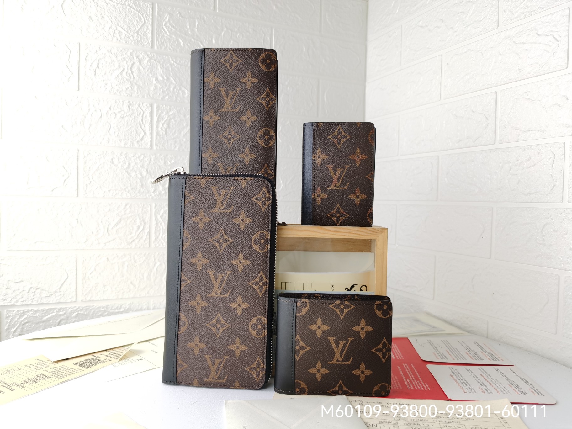 Louis Vuitton M93800 メンズ 財布 モノグラム・マカサー