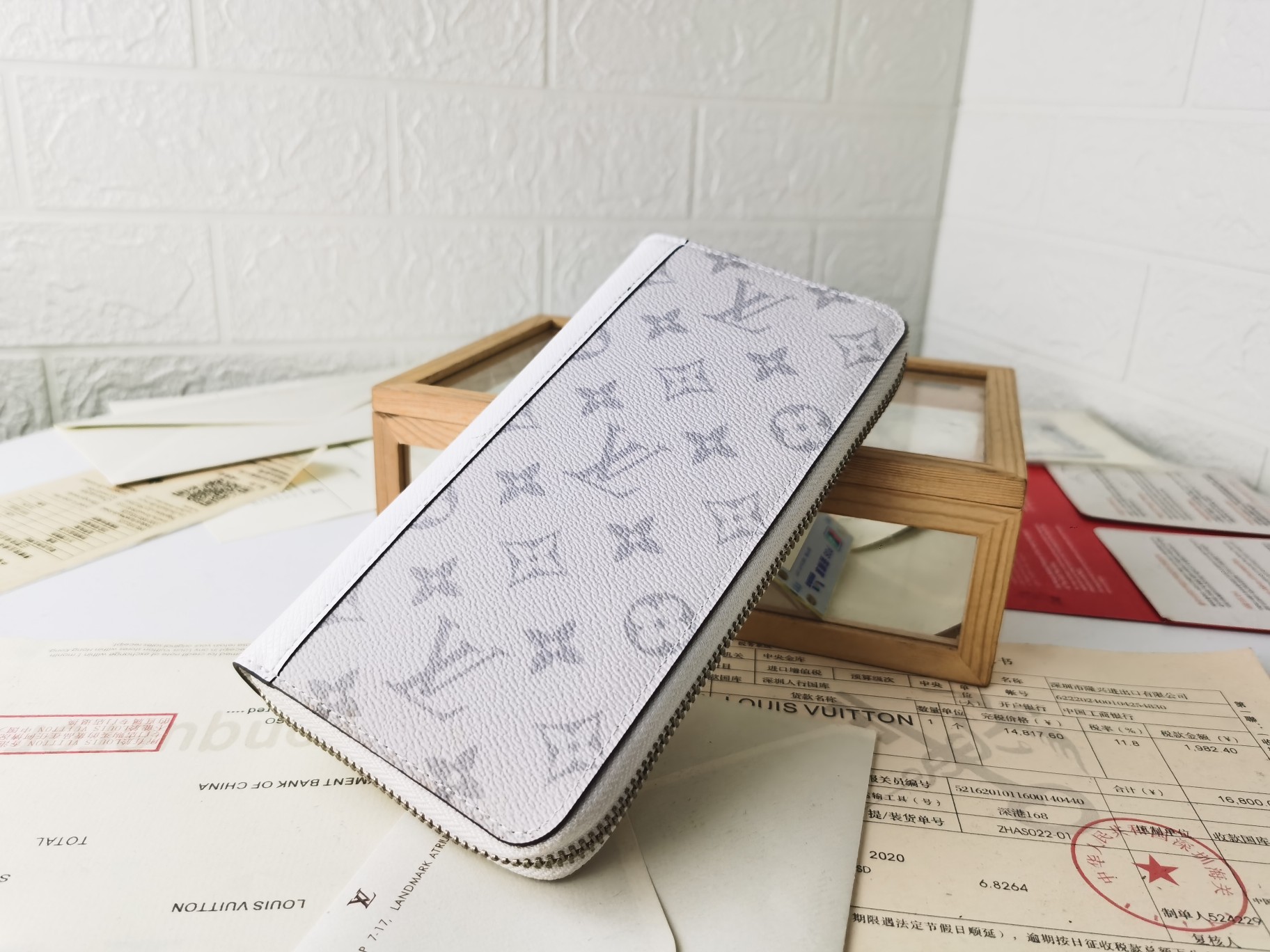 高級感溢れるDamier Graphite メンズ縦型ファスナー財布