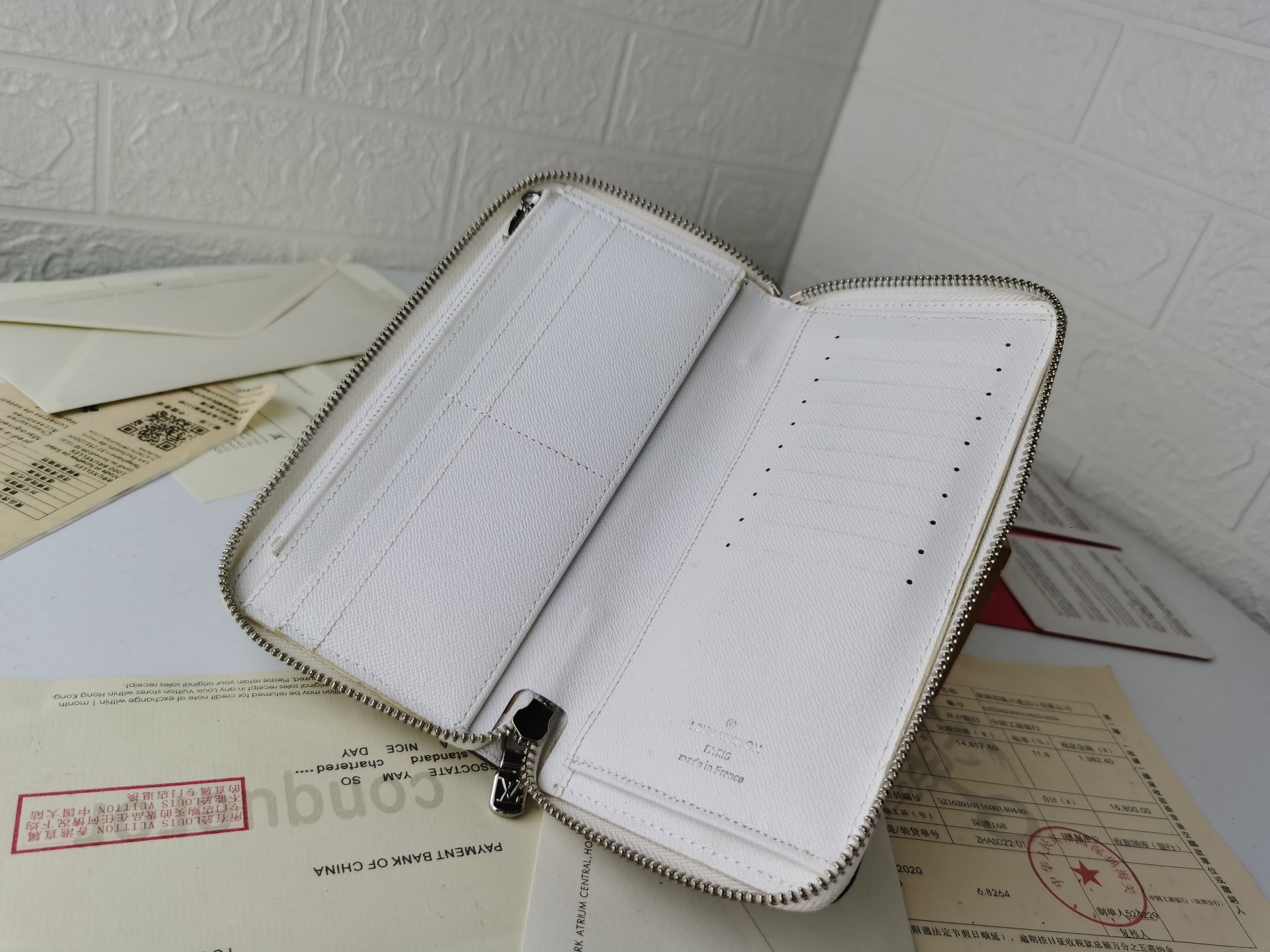 高級感溢れるDamier Graphite メンズ縦型ファスナー財布