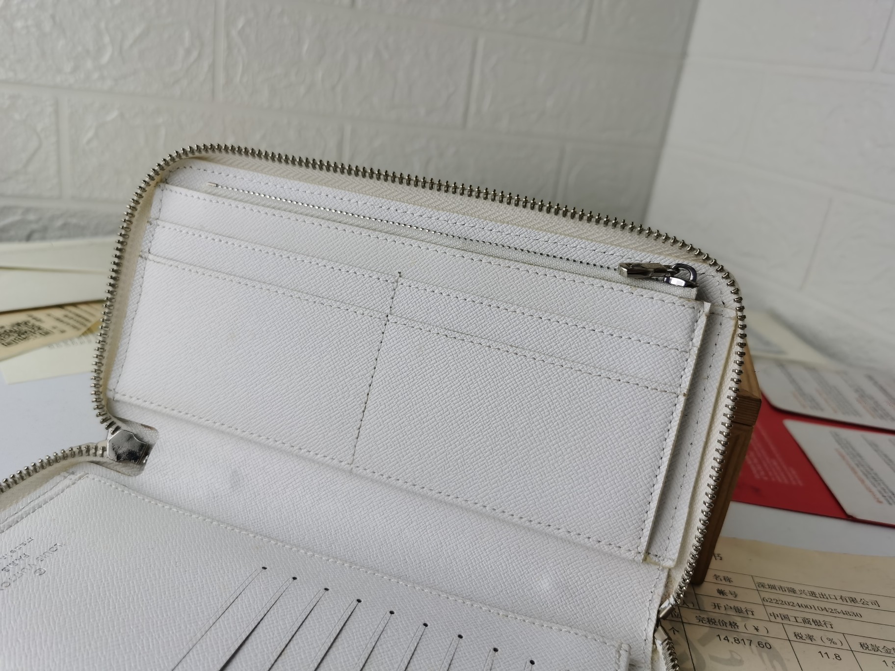 高級感溢れるDamier Graphite メンズ縦型ファスナー財布