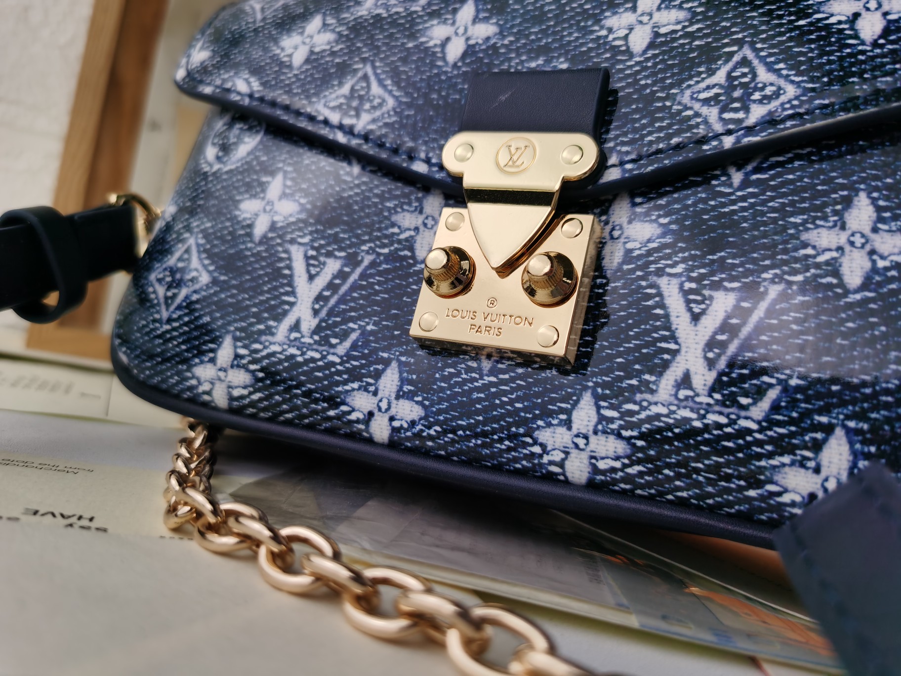 Pochette Métis East West 手袋取材 Monoglam 帆布