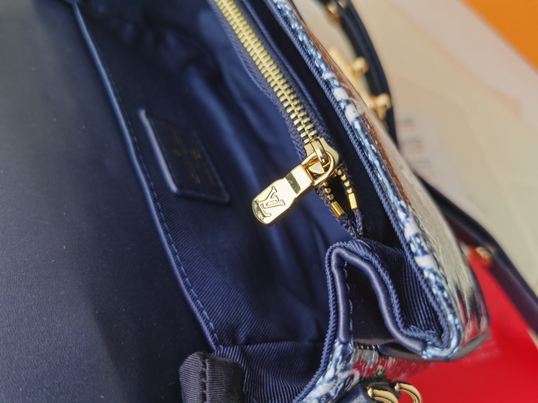 Pochette Métis East West 手袋取材 Monoglam 帆布