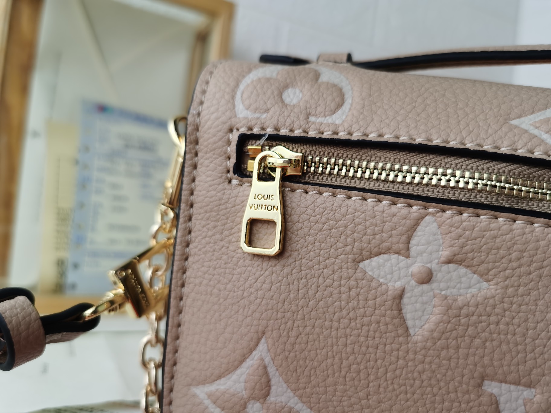 Pochette Métis East West 手袋取材 Monoglam 帆布