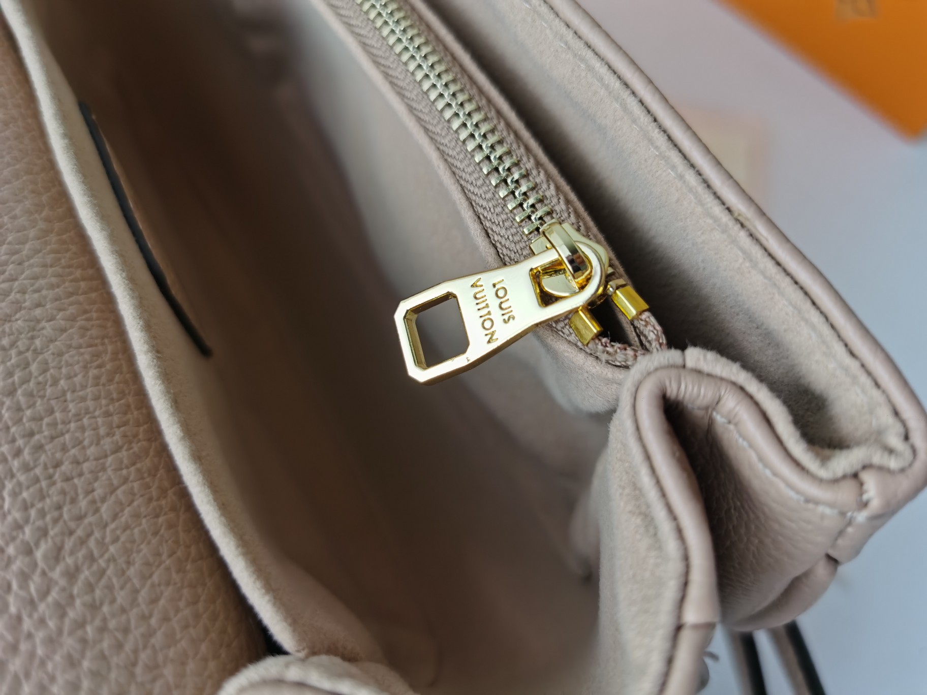 Pochette Métis East West 手袋取材 Monoglam 帆布