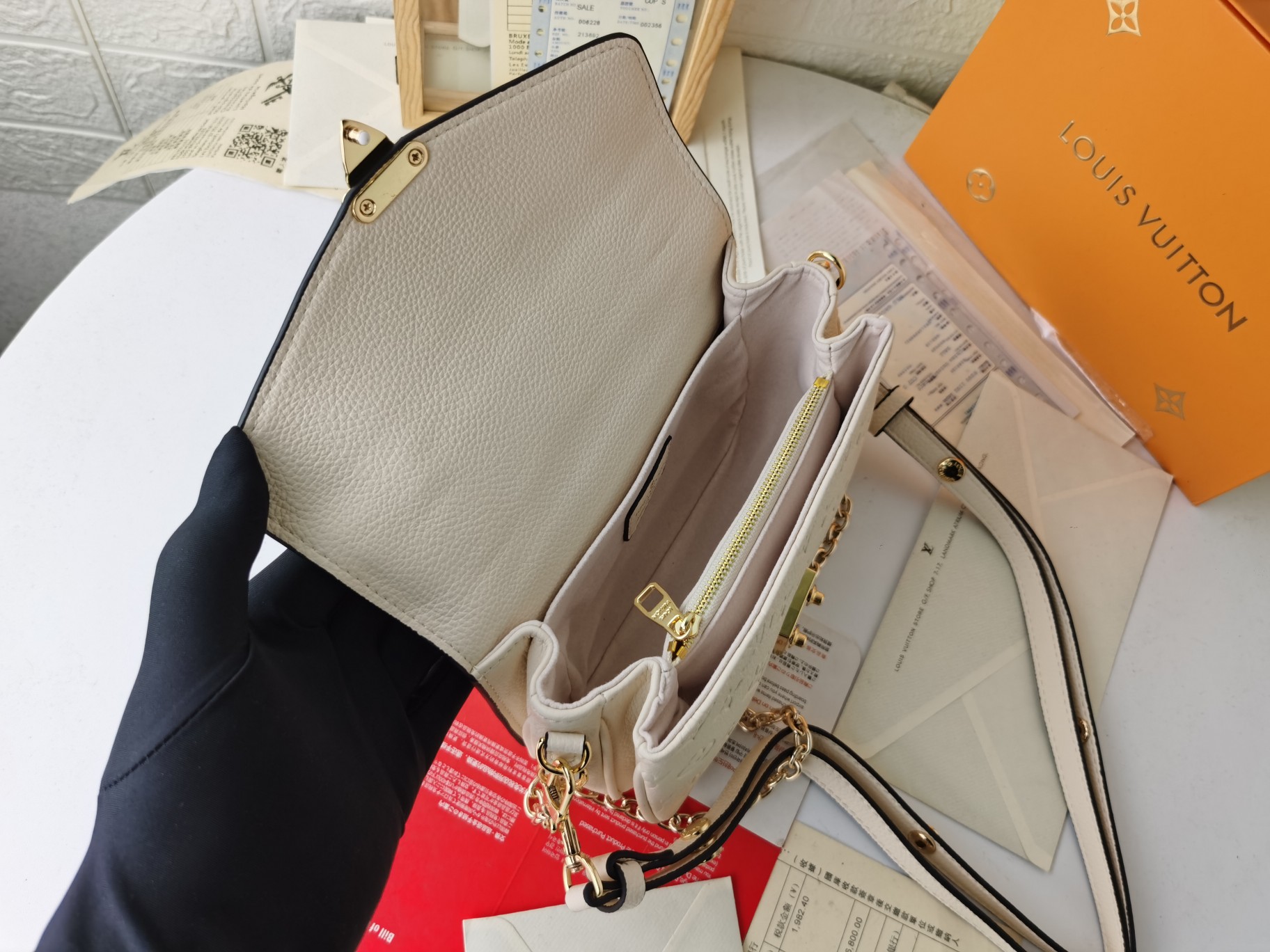 Pochette Métis East West 手袋取材 Monoglam 帆布