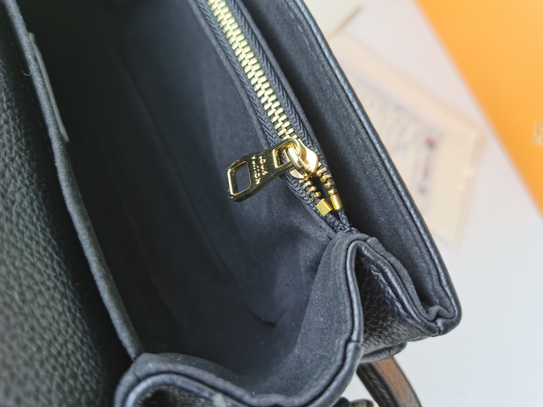 Pochette Métis East West 手袋取材 Monoglam 帆布