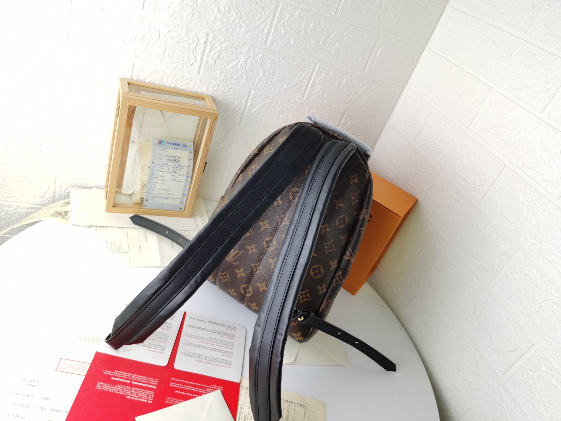 個性派スタイルのMONOGRAM BACKPACK