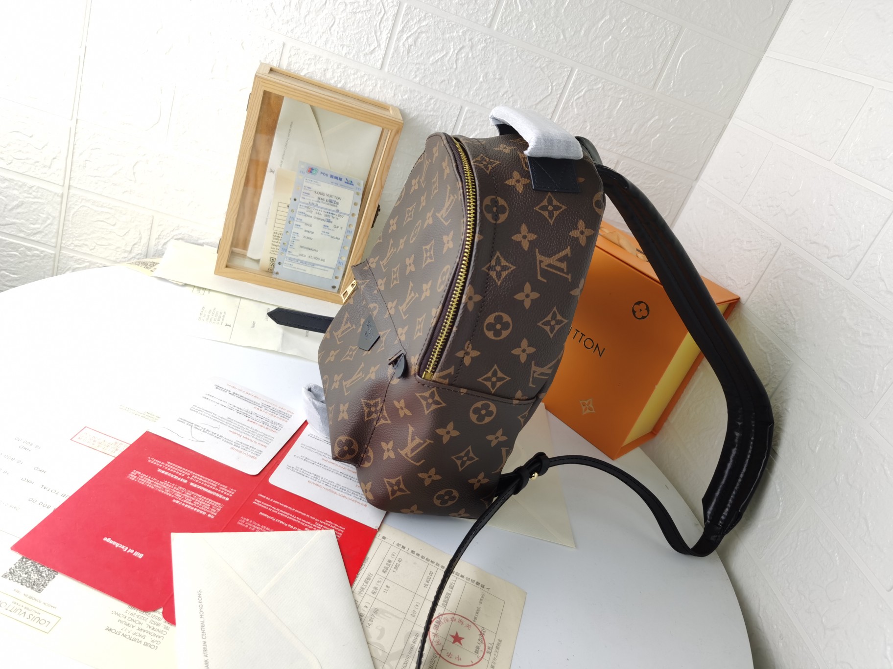 個性派スタイルのMONOGRAM BACKPACK
