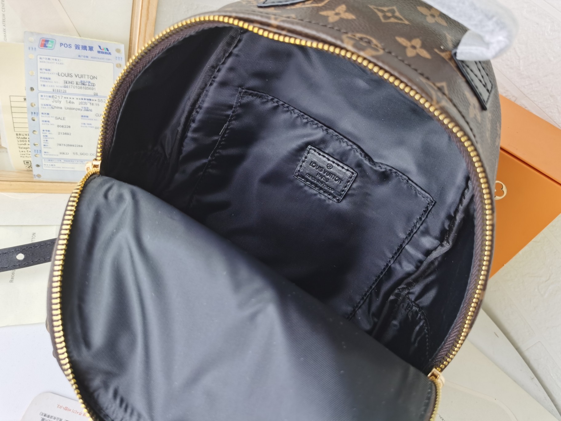 個性派スタイルのMONOGRAM BACKPACK