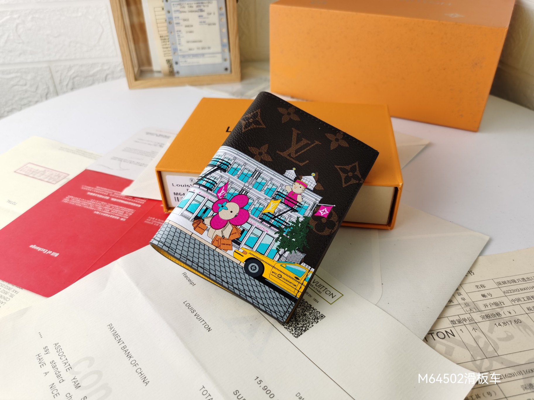 M64502パスポートケース - 贅沢な粒纹小牛皮内衬の旅行アクセサリー