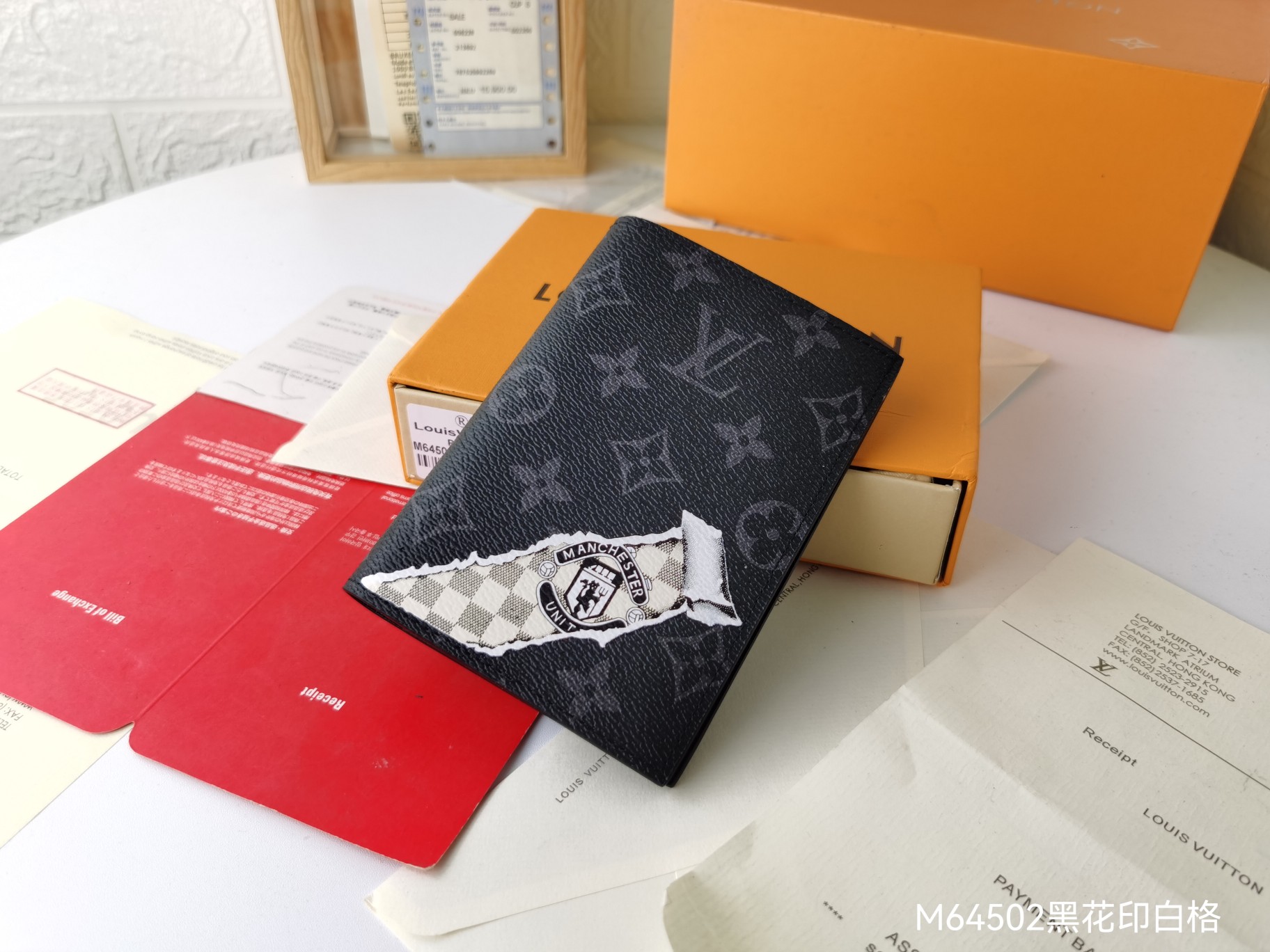 M64502パスポートケース - 粒纹小牛皮内衬の高級感溢れる旅行アクセサリー